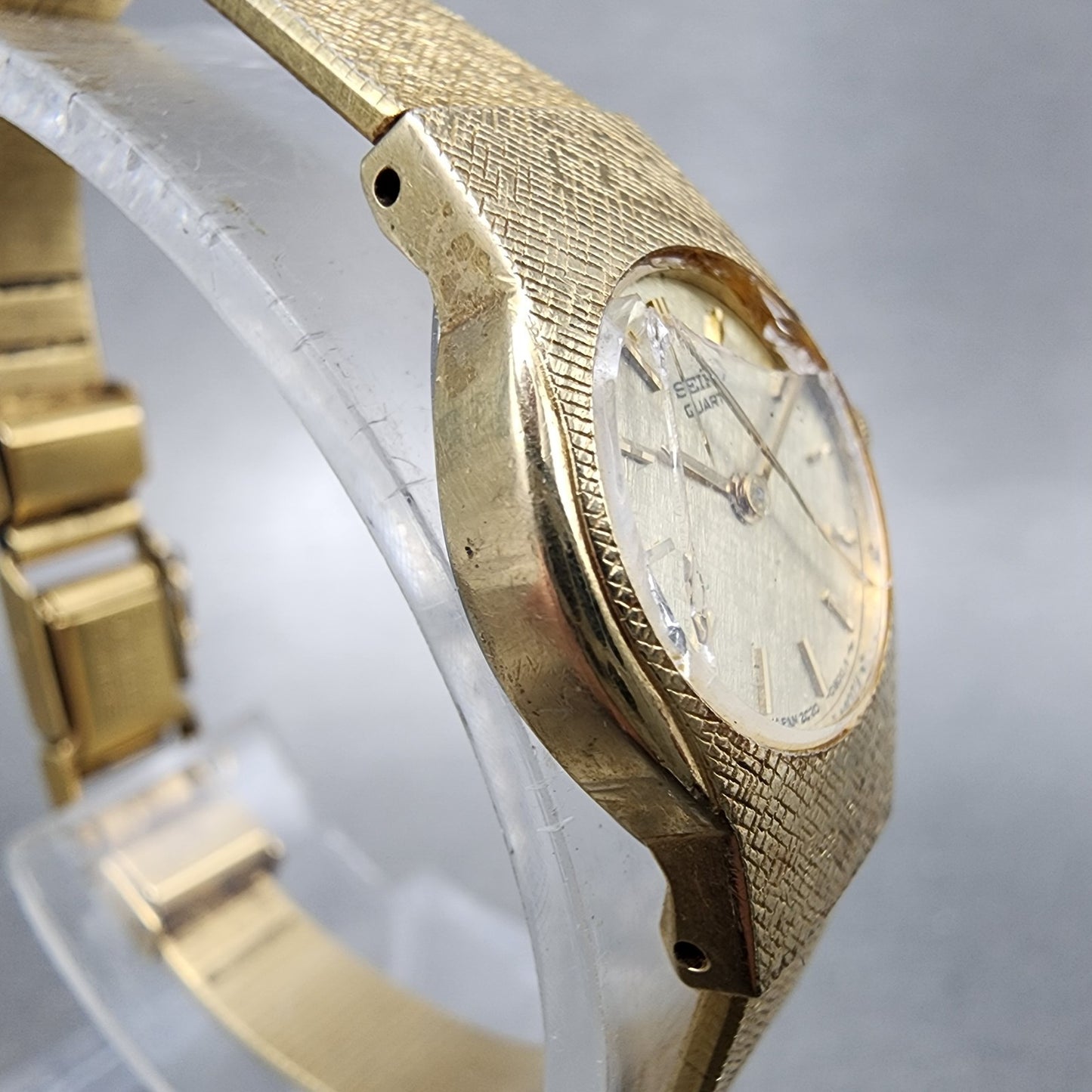 Seiko Watch Women 17mm Champange Dial Gold Tone Round 2C200149 New Battery3