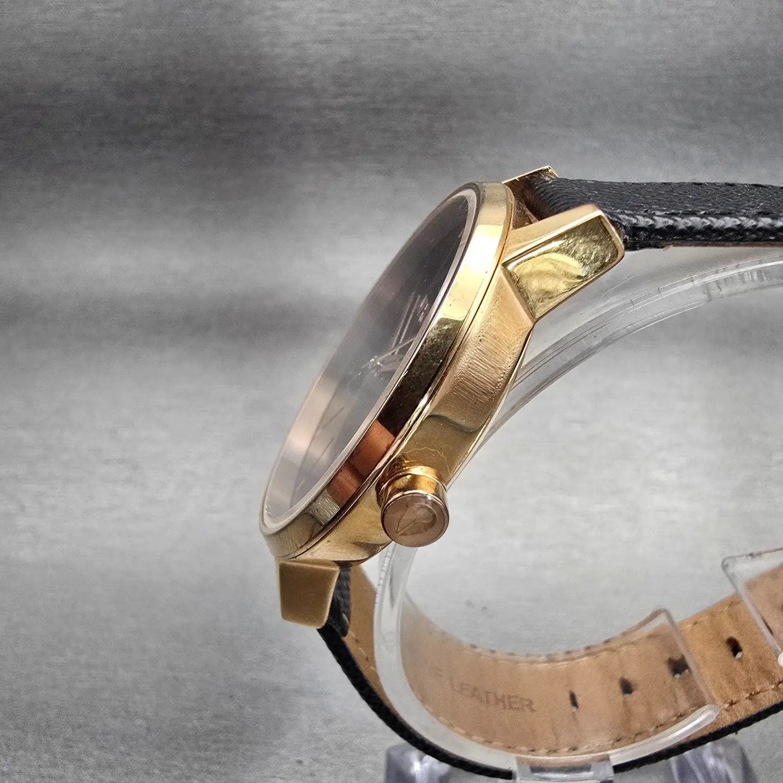 Nixon The Kensington Watch Men 37mm Black Dial Gold Tone Round New Battery2
