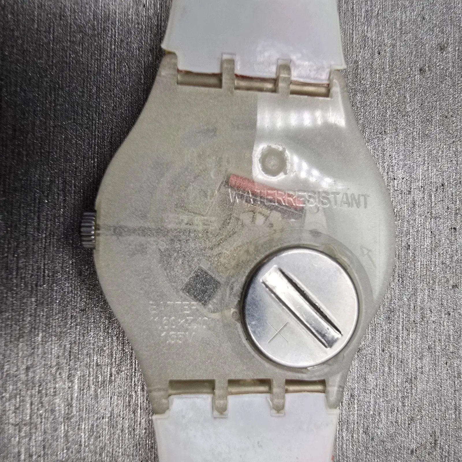 Swatch LOVE ME Watch Women 34mm White Dial White Tone Round GW120 New Battery10