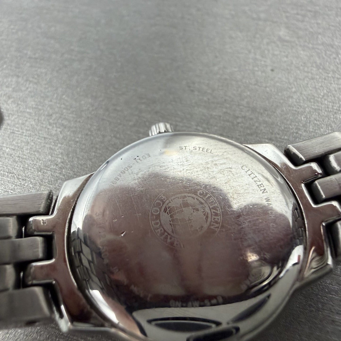 Citizen EcoDrive Watch Women 25mm White Dial Silver Tone Date E011S06489 Runs9