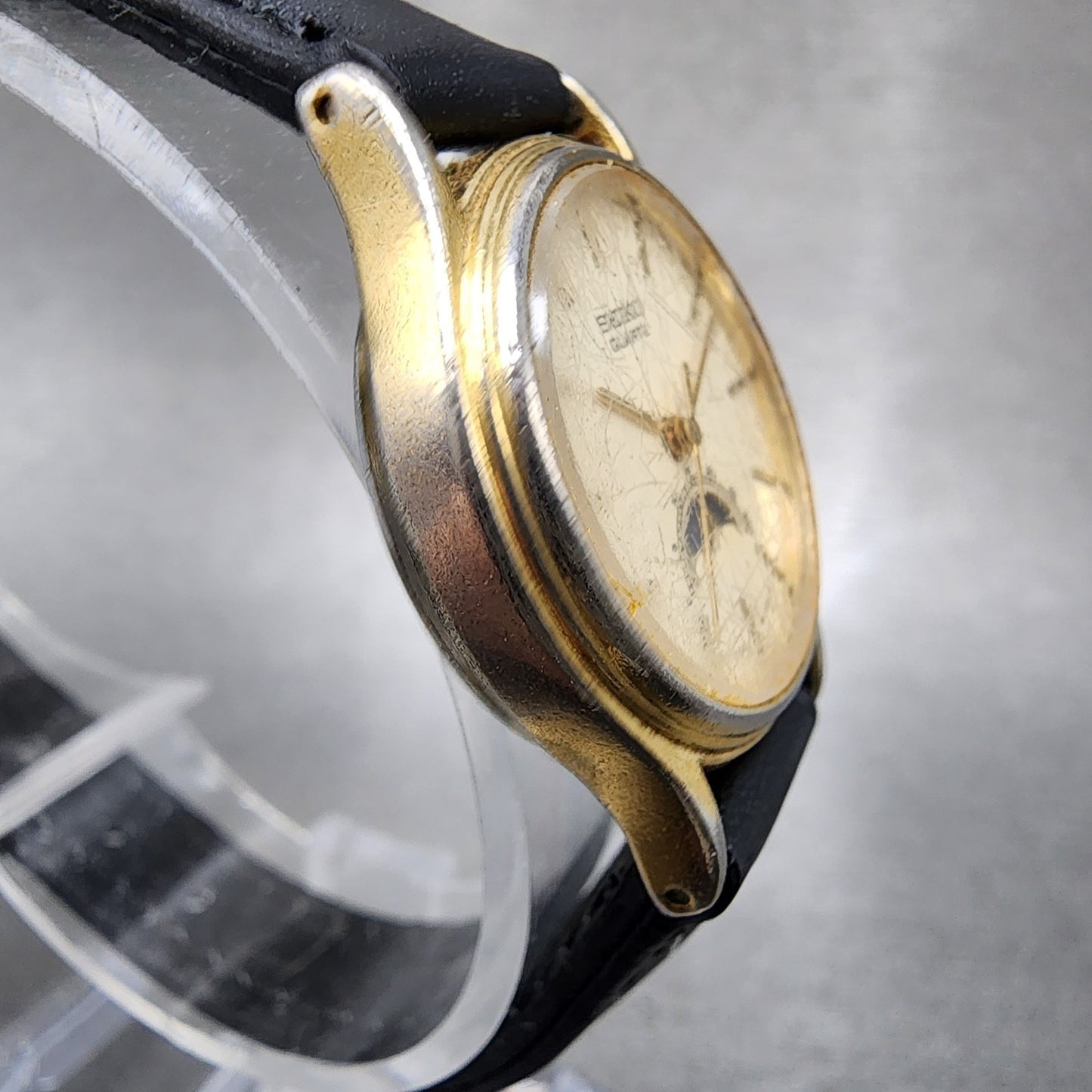 Seiko Moonphase Watch Women 25mm Champagne Dial Gold Tone 4K220040 New Battery3