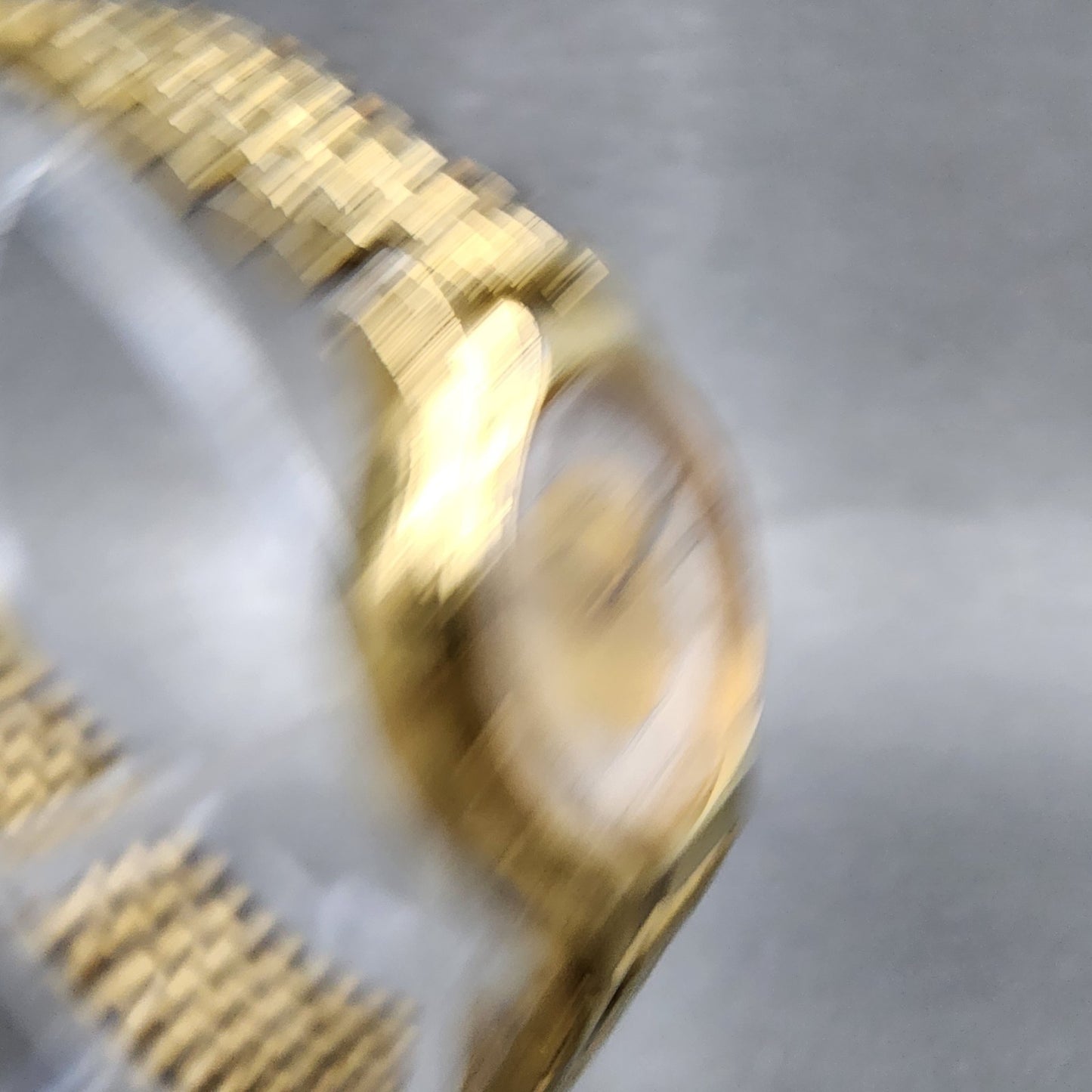 Seiko Watch Women 19mm White Dial Gold Tone Round V4010289 New Battery3