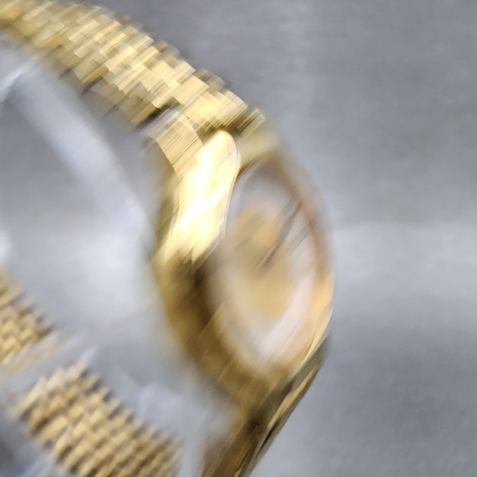 Seiko Watch Women 19mm White Dial Gold Tone Round V4010289 New Battery3