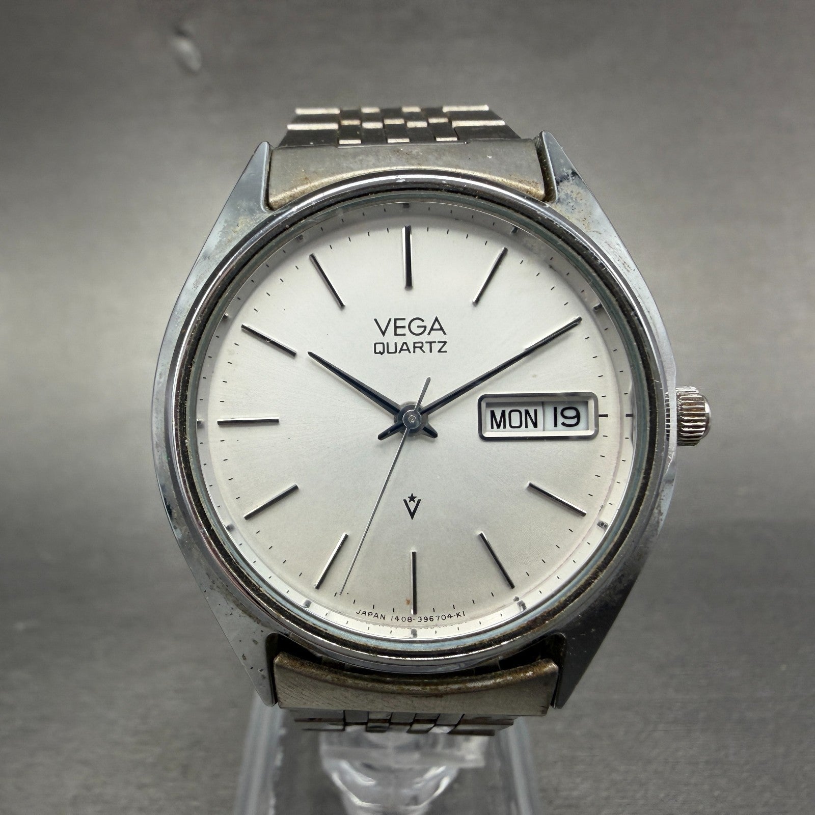 Citizen Vega Watch Men 34mm Silver Dial Silver Tone Daydate 1408-392001 PARTS0
