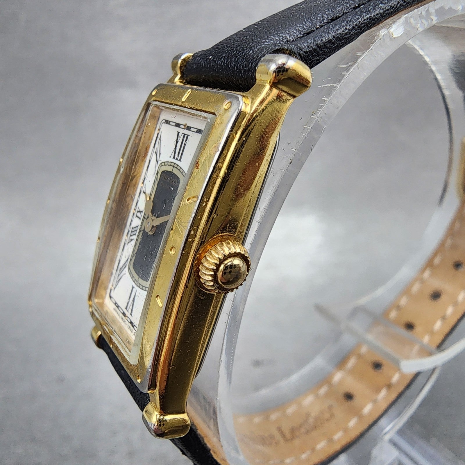 Seiko Age Of Discovery Tank Watch Women 16mm White Dial Gold Tone New Battery2