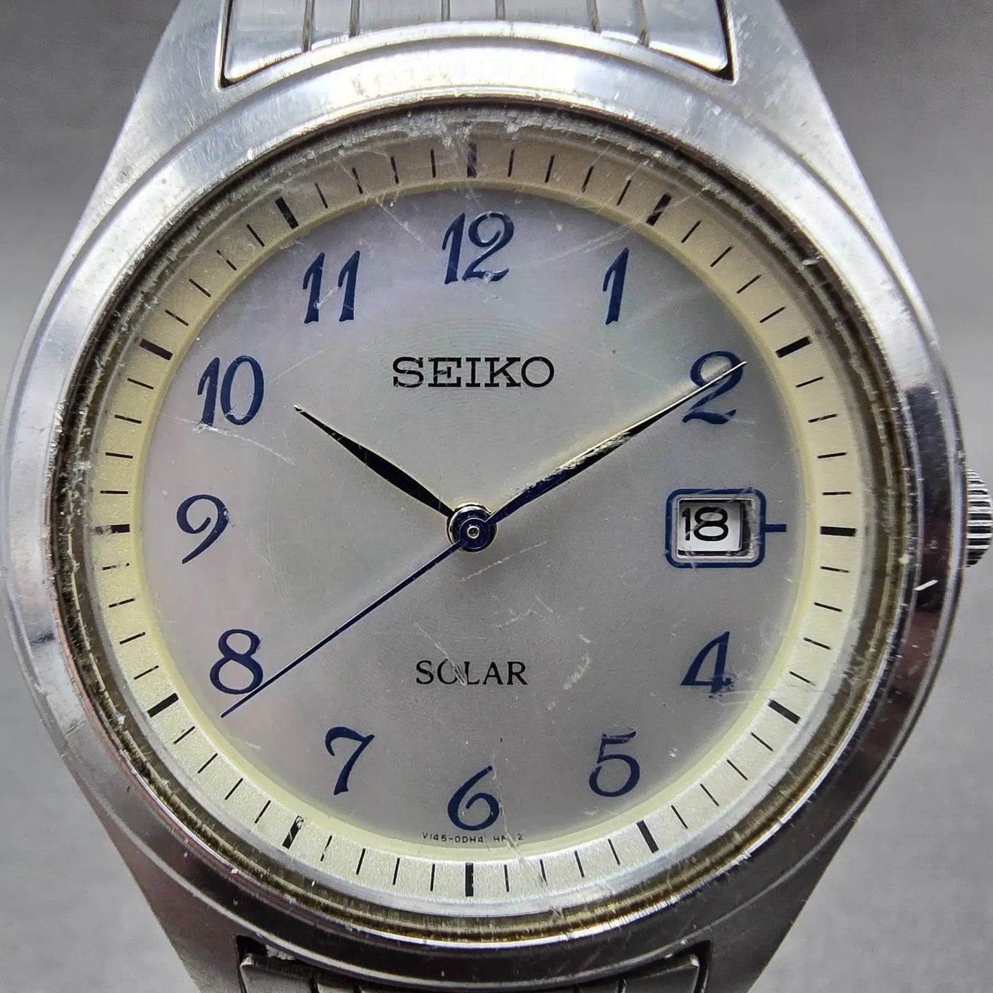 Seiko Solar Watch Men 36mm MOP Dial Silver Tone Date Round V145-0BS0 Runs1