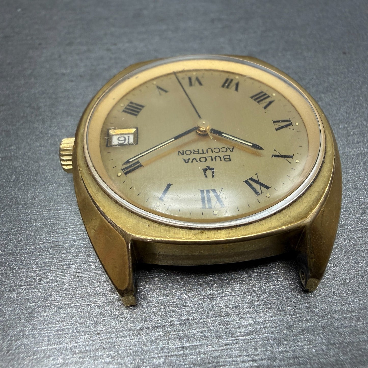 Bulova Accutron Watch Men 35mm Champagne Dial Gold Tone Date Round PARTS Vintage5
