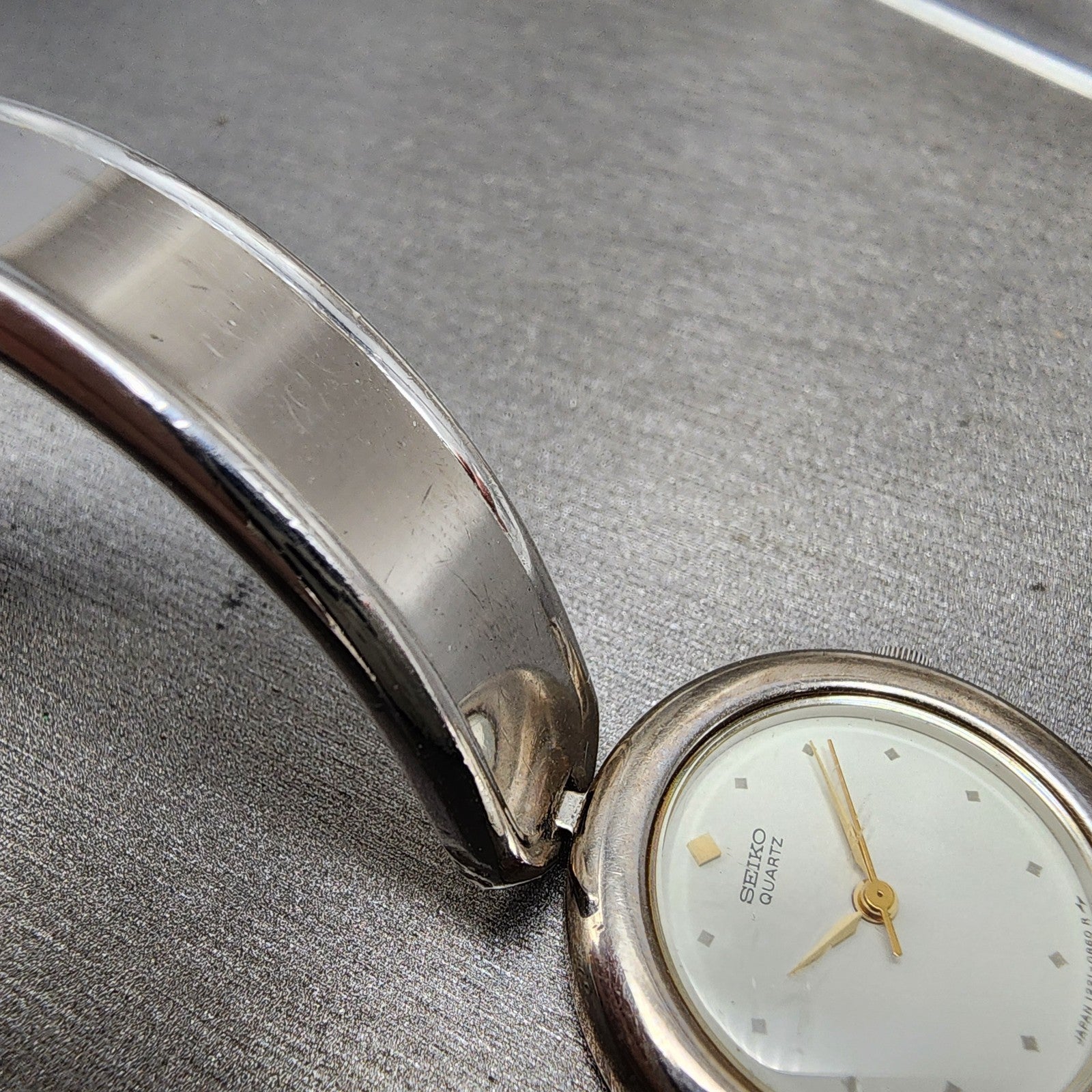 Seiko Watch Women 25mm White Dial Silver Tone 12210060 New Battery READ!!!4
