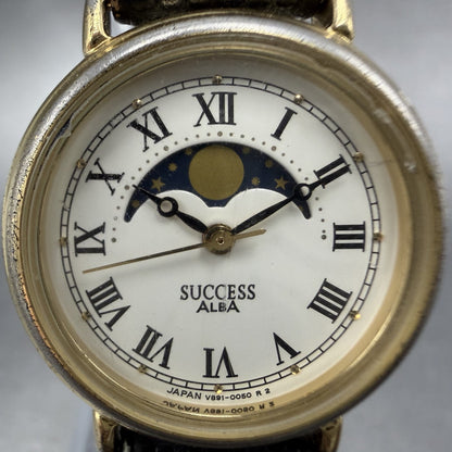 Seiko Alba Success Moon Phase Watch Women 25mm White Dial Gold Tone New Battery1