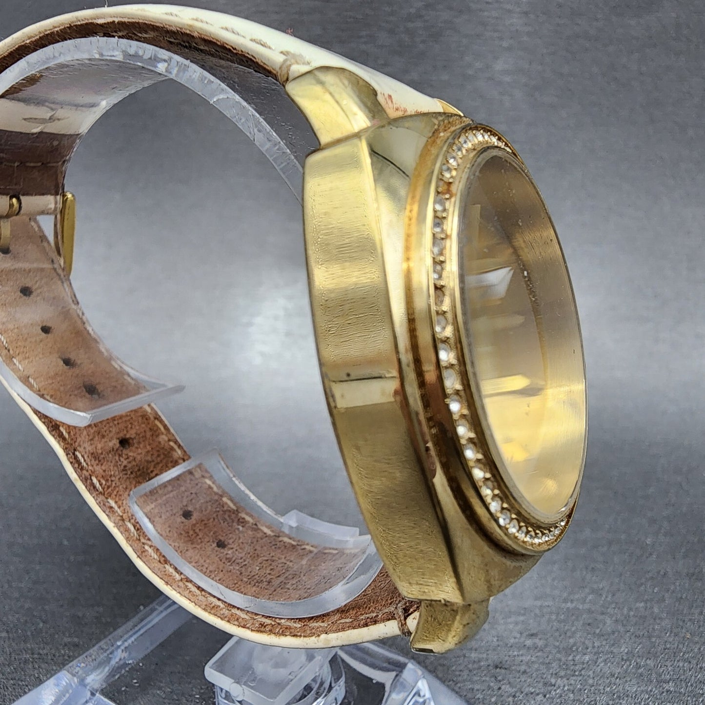 Coach Boyfriend Watch Women Champagne Dial Gold Tone Round Leather New Battery3