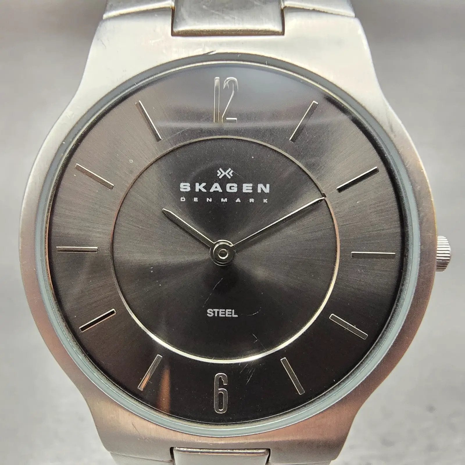 Skagen Watch Men 34mm Gray Dial Silver Tone Round 572LSXM New Battery1