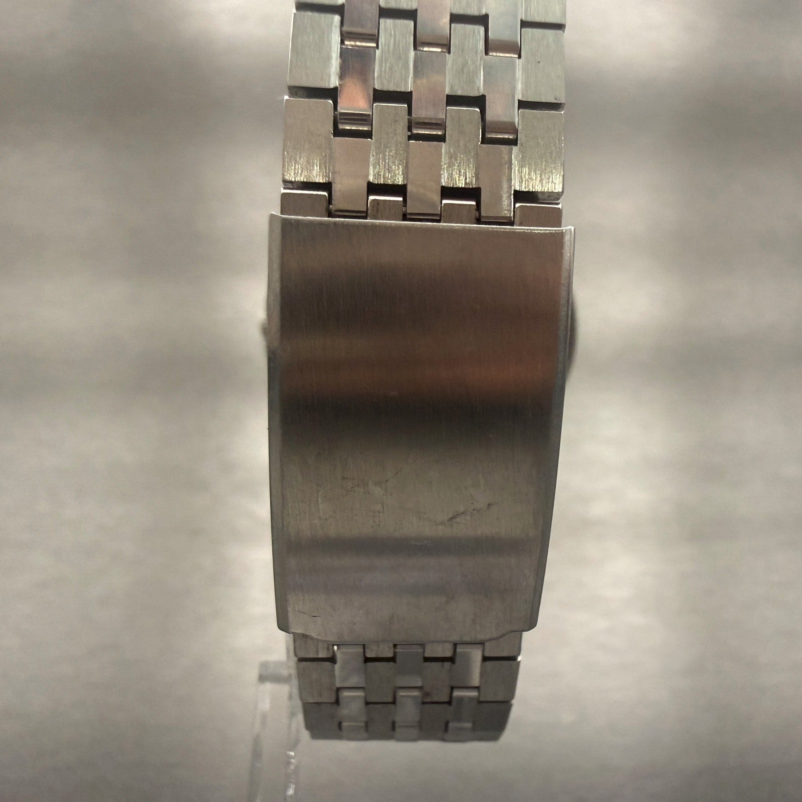 Seiko Lord Matic Watch Men 37mm Silver Dial Silver Tone Daydate Round 5606-70107