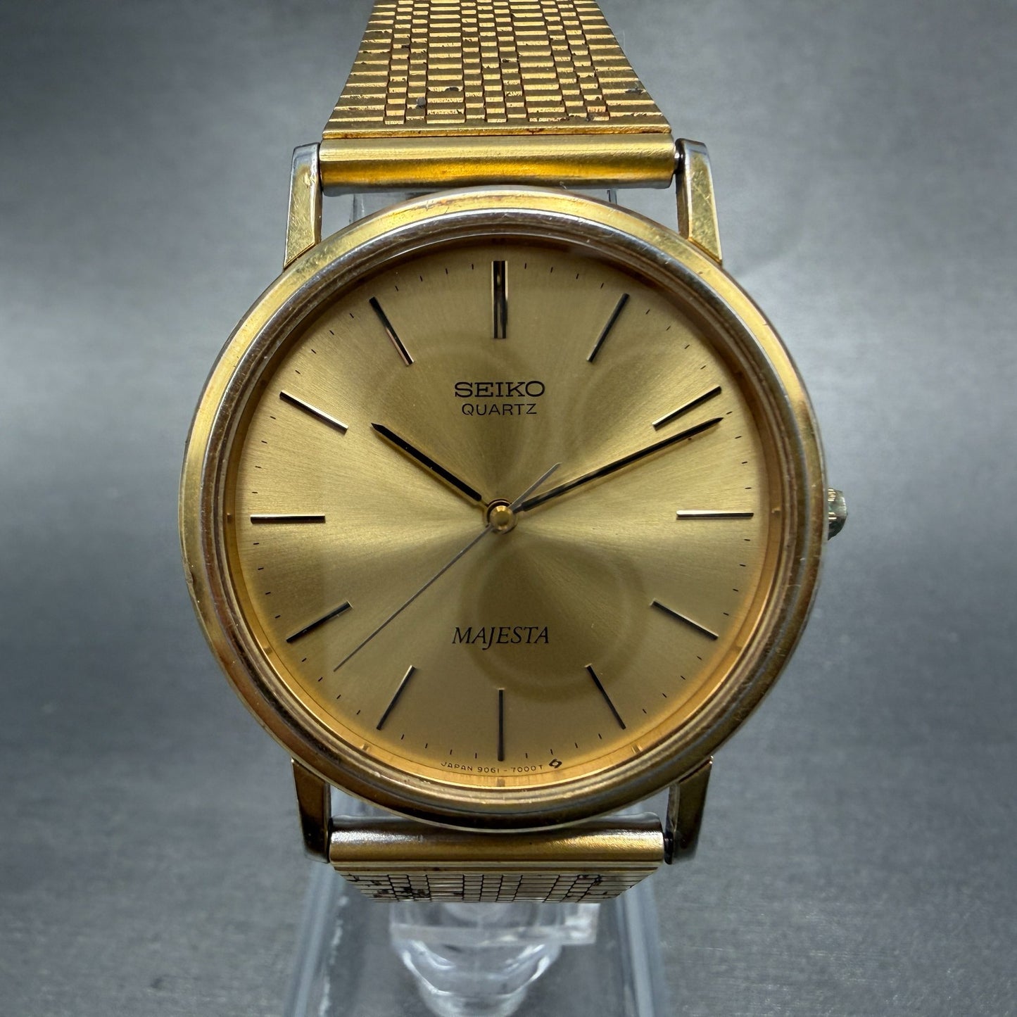 Seiko Majesta Watch Unisex 33mm Champagne Dial gold Tone 9061-7000 New Battery0