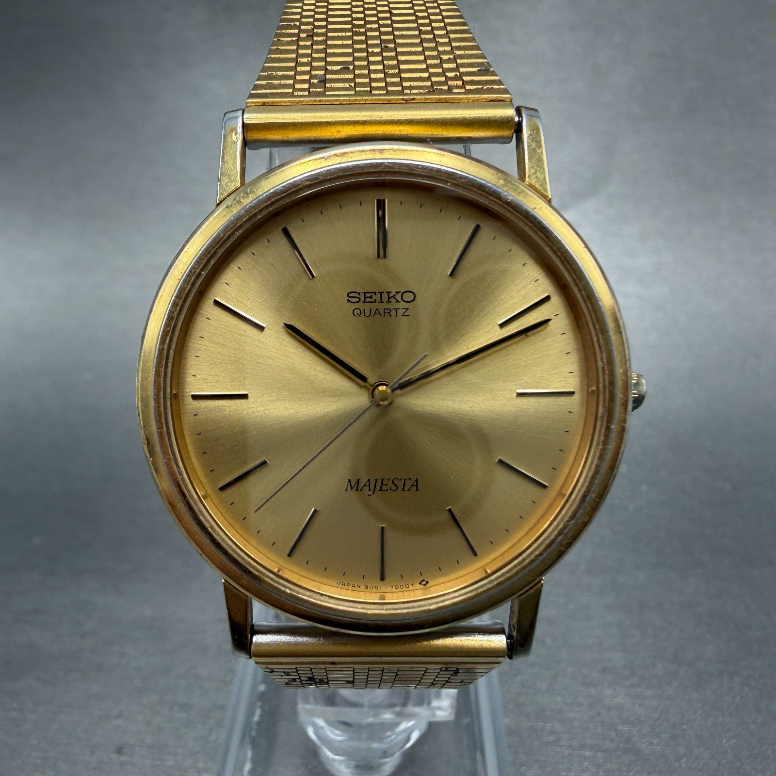 Seiko Majesta Watch Unisex 33mm Champagne Dial gold Tone 9061-7000 New Battery0