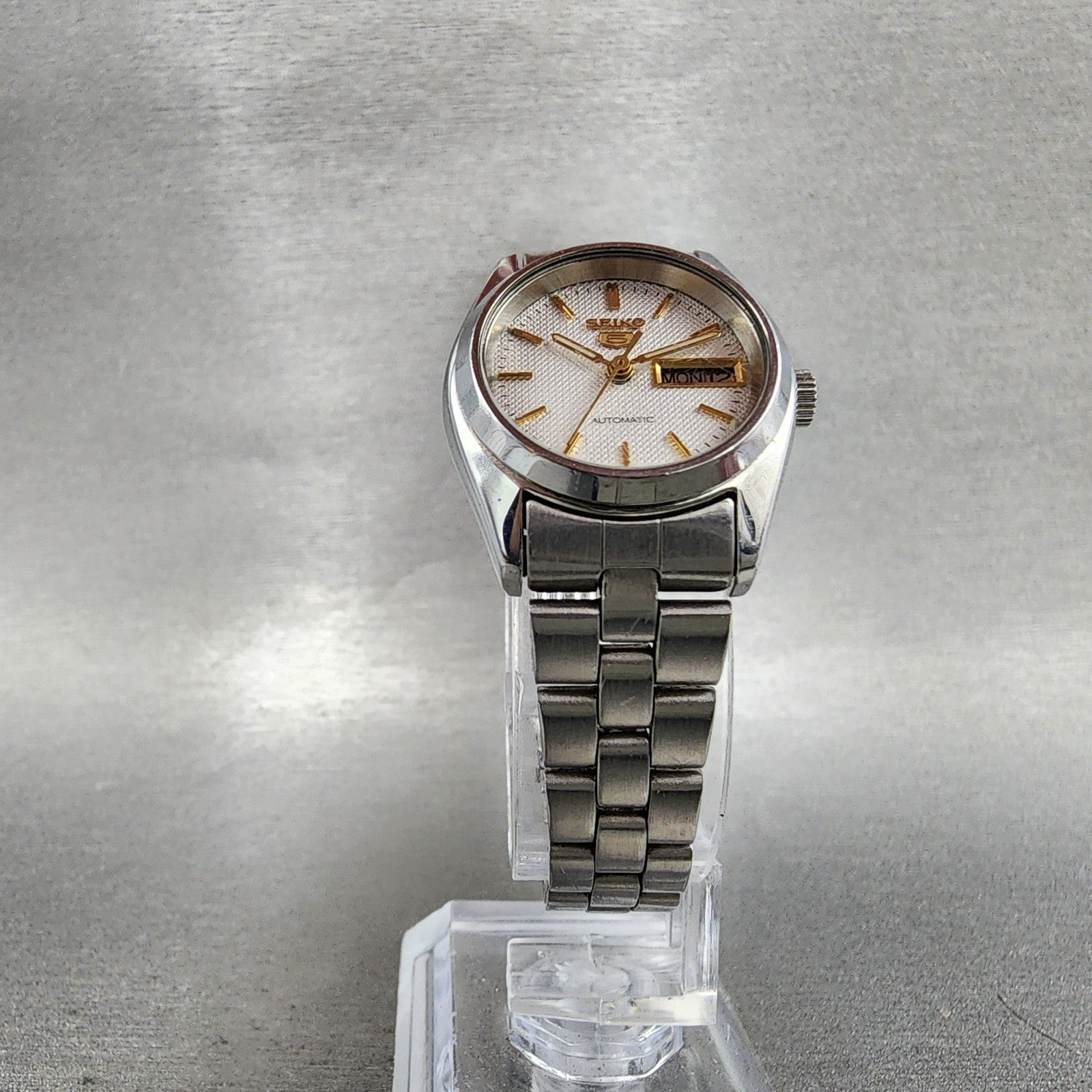 Seiko 5 Automatic Watch Women 23mm Silver Dial Silver Tone Daydate 42060332 Run5