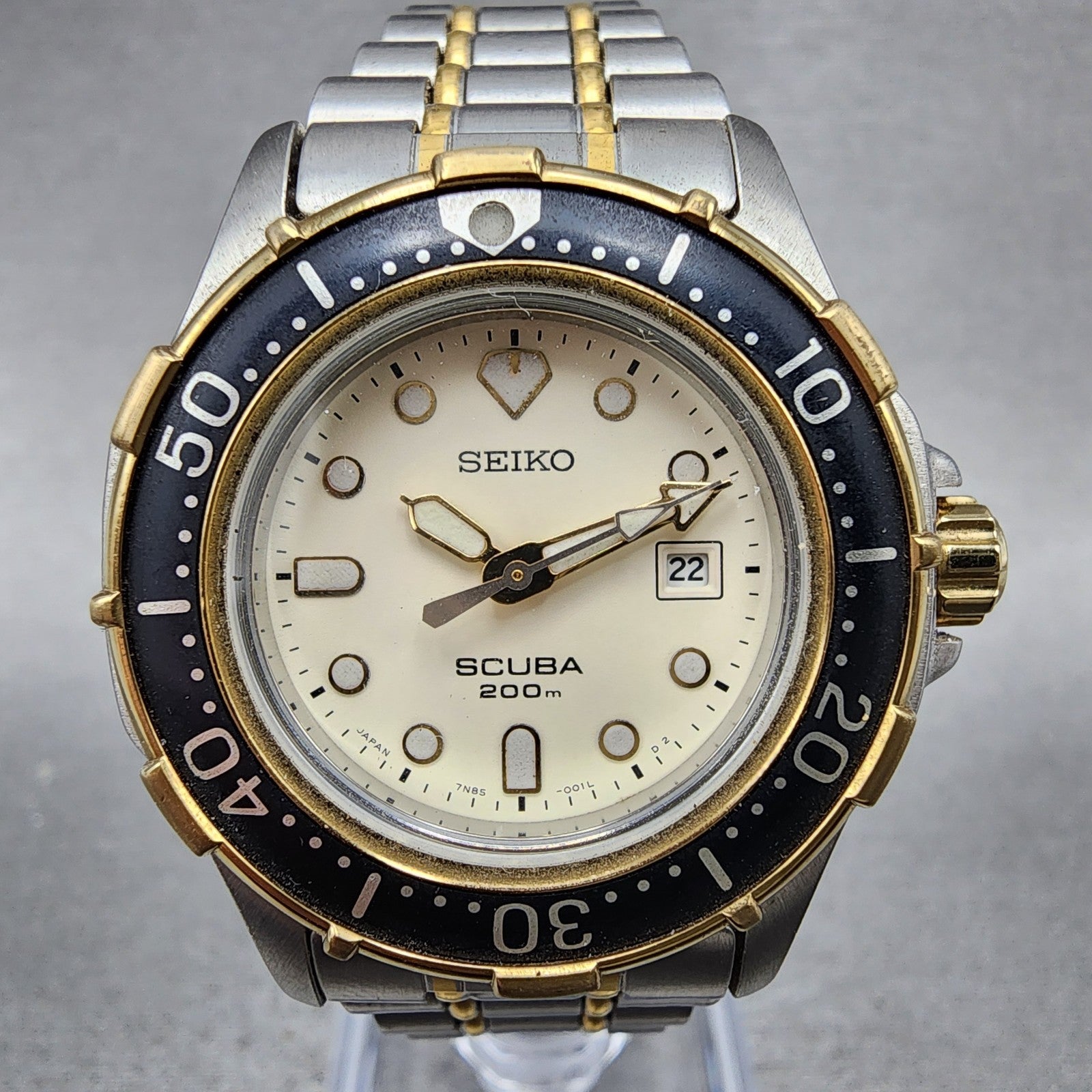 Seiko Diver Watch Women 32mm White Dial Two Tone Date Round 7N85001A New Batt1
