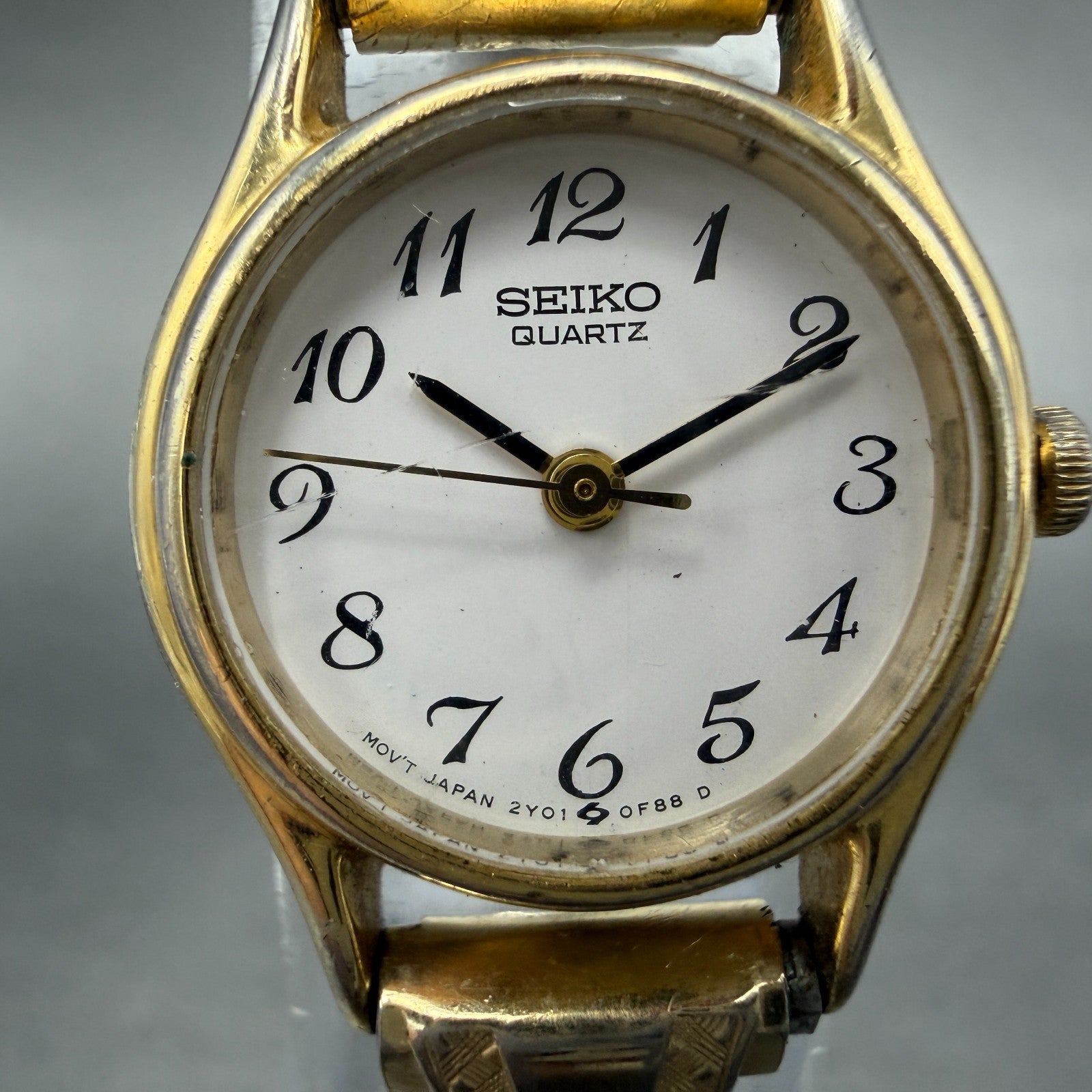 Seiko Watch Women 20mm White Dial Gold Tone Round 2Y01-0A19 New Battery Vintage1
