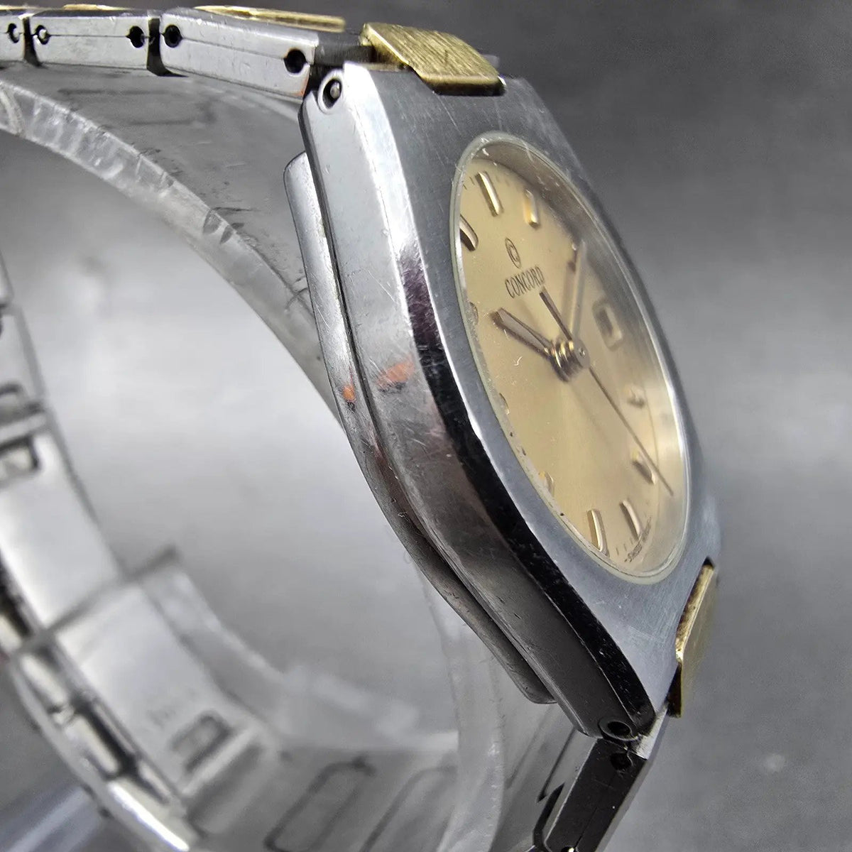 Concord Freedom Watch Women 23mm Gold Dial Two Tone Date Round New Battery3