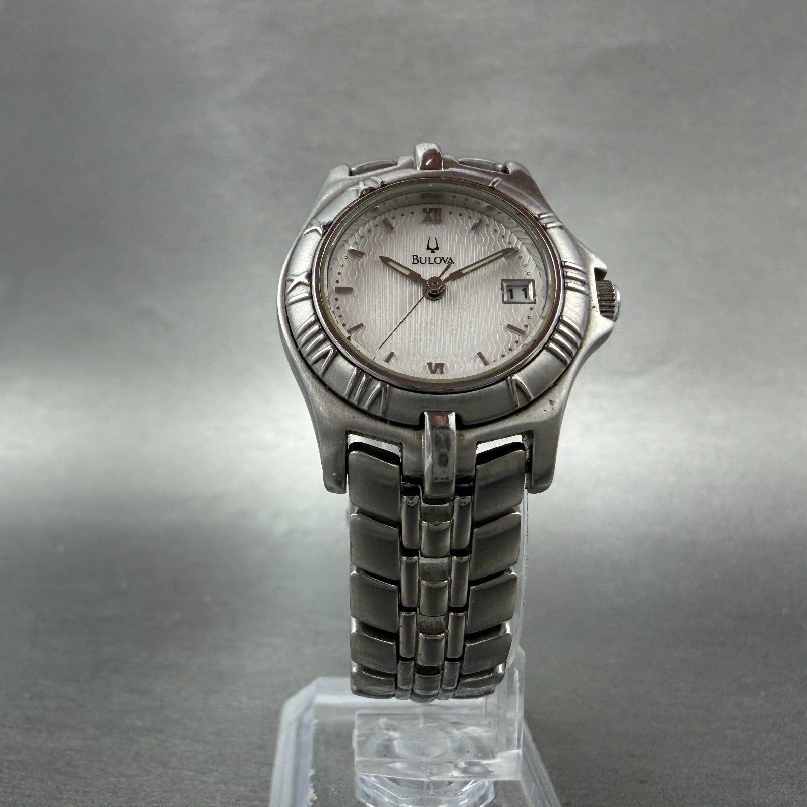 Bulova Watch Women 26mm White Dial Silver Tone Date Round 96M08 New Battery5