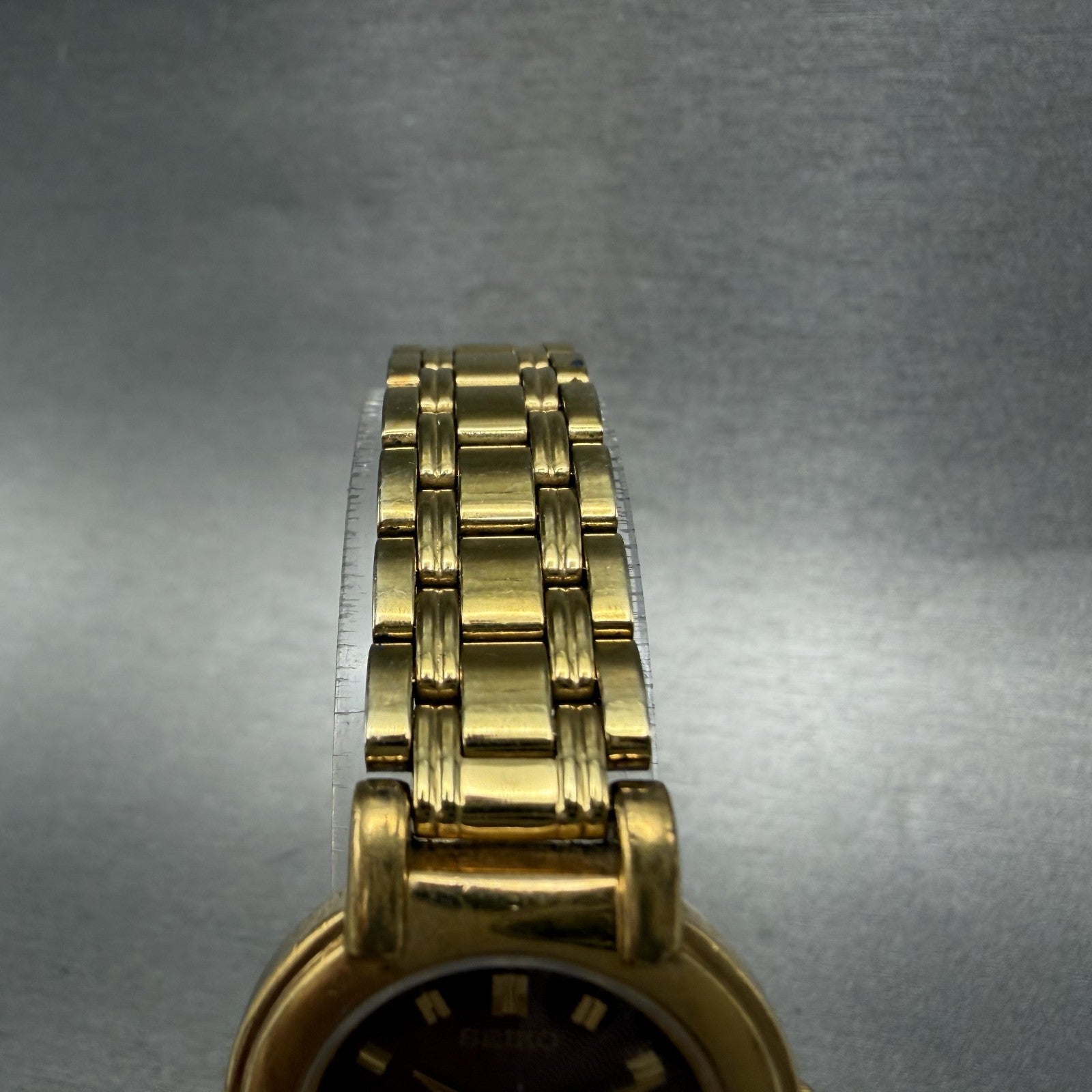 Seiko Watch Women 24mm Red Dial Gold Tone Round Vintage V701-1781 New Battery4