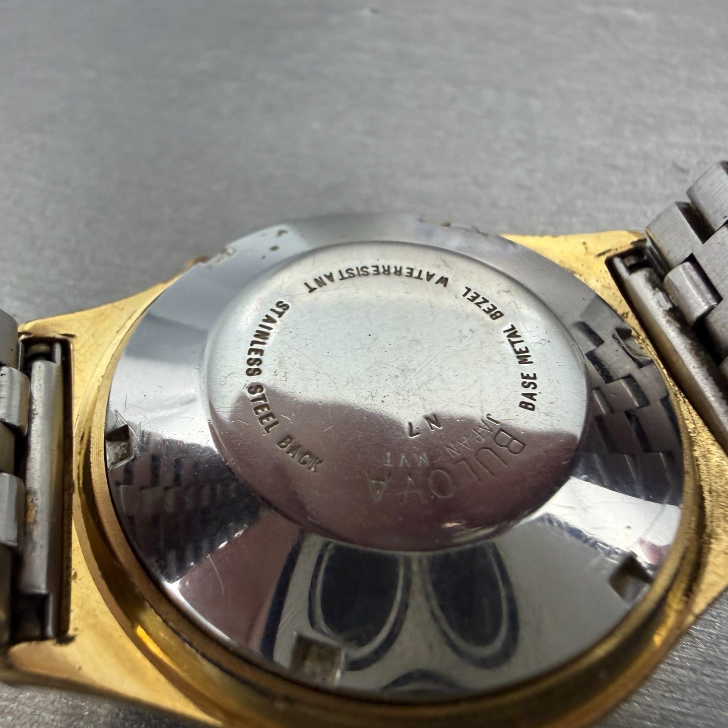 Bulova Digital Watch Men 37mm LCD Gold Tone Daydate Round Vintage N7 PARTS10