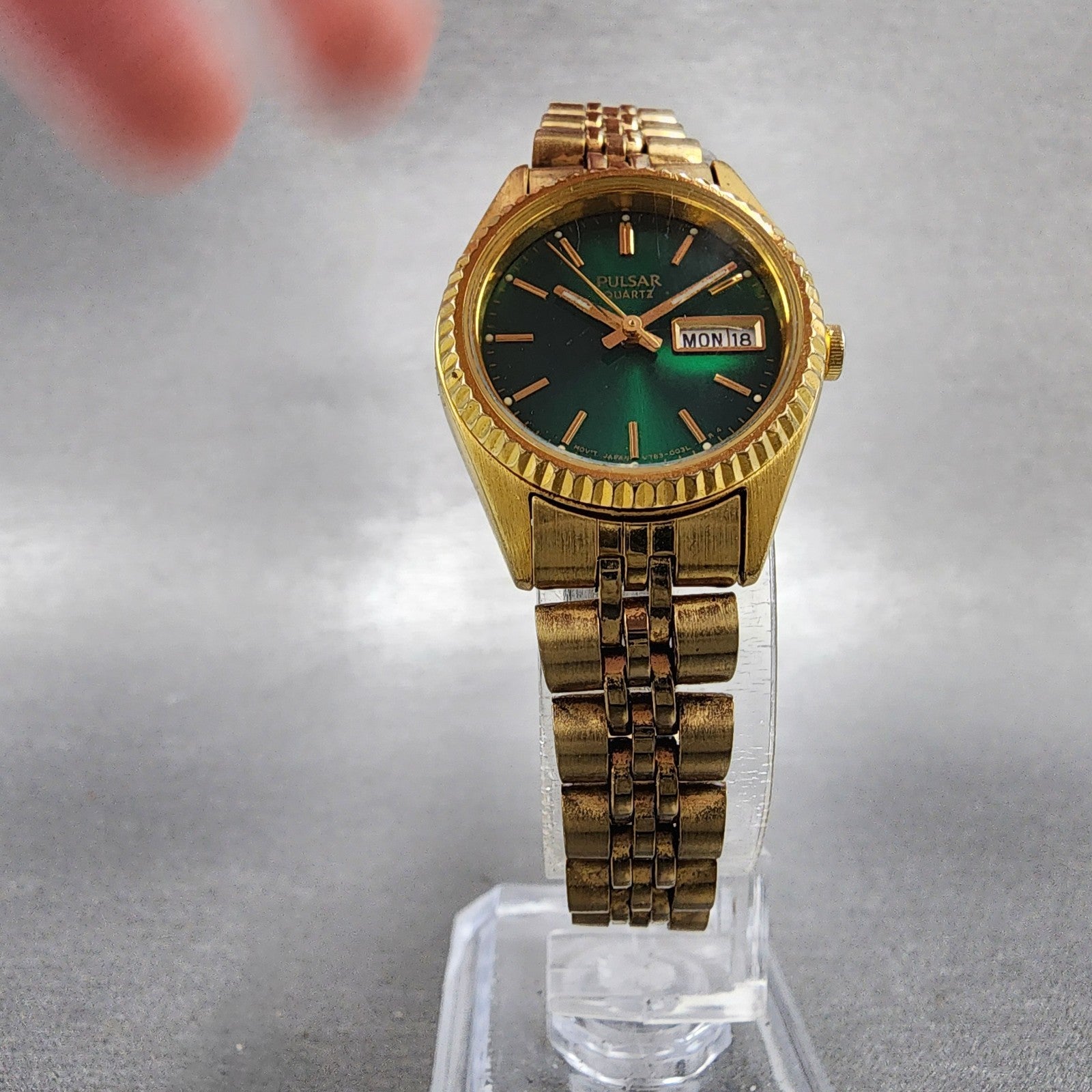 Pulsar Watch Women 24mm Green Dial Gold Tone Daydate Round V7830030 New Battery5