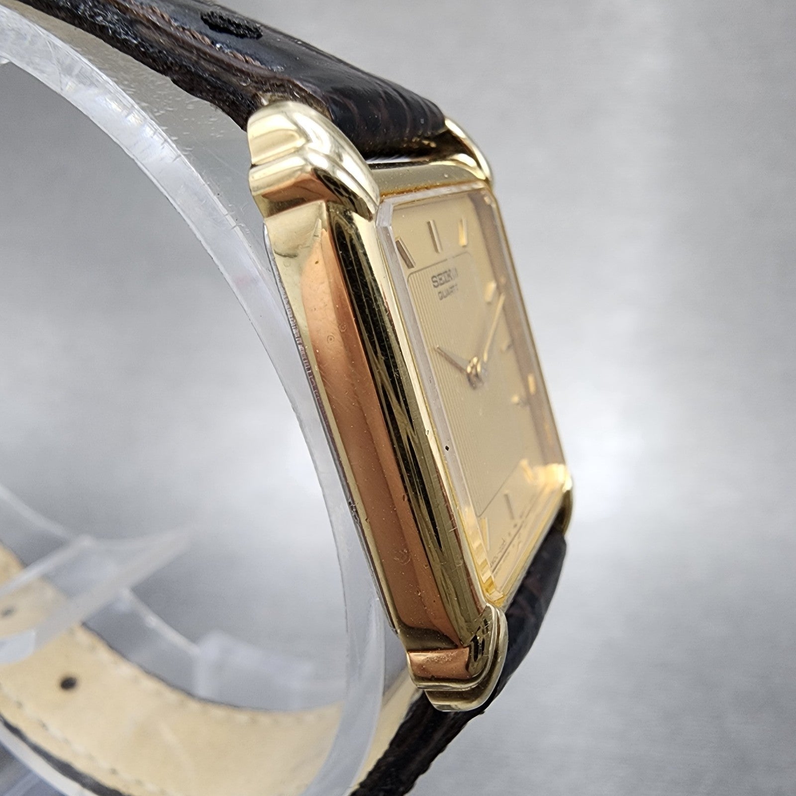 Seiko Tank Watch Women 19mm Gold Dial Gold Tone Rectangle 4N005101 New Battery3