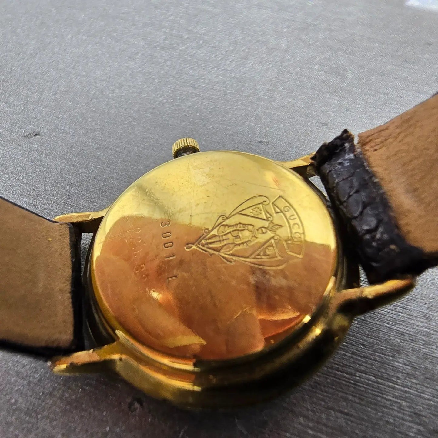 Gucci 3001L Watch Women 26mm Black Dial Gold Tone Round New Battery Vintage9