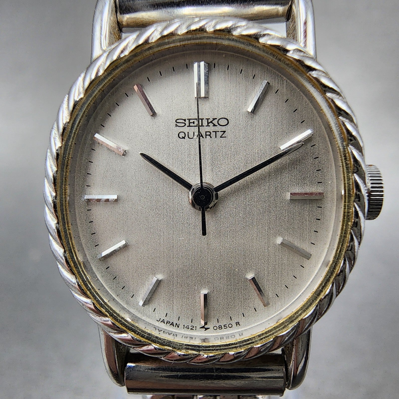 Seiko Watch Women 19mm Silver Dial Silver Tone Oval 14215510 New Battery VTG1