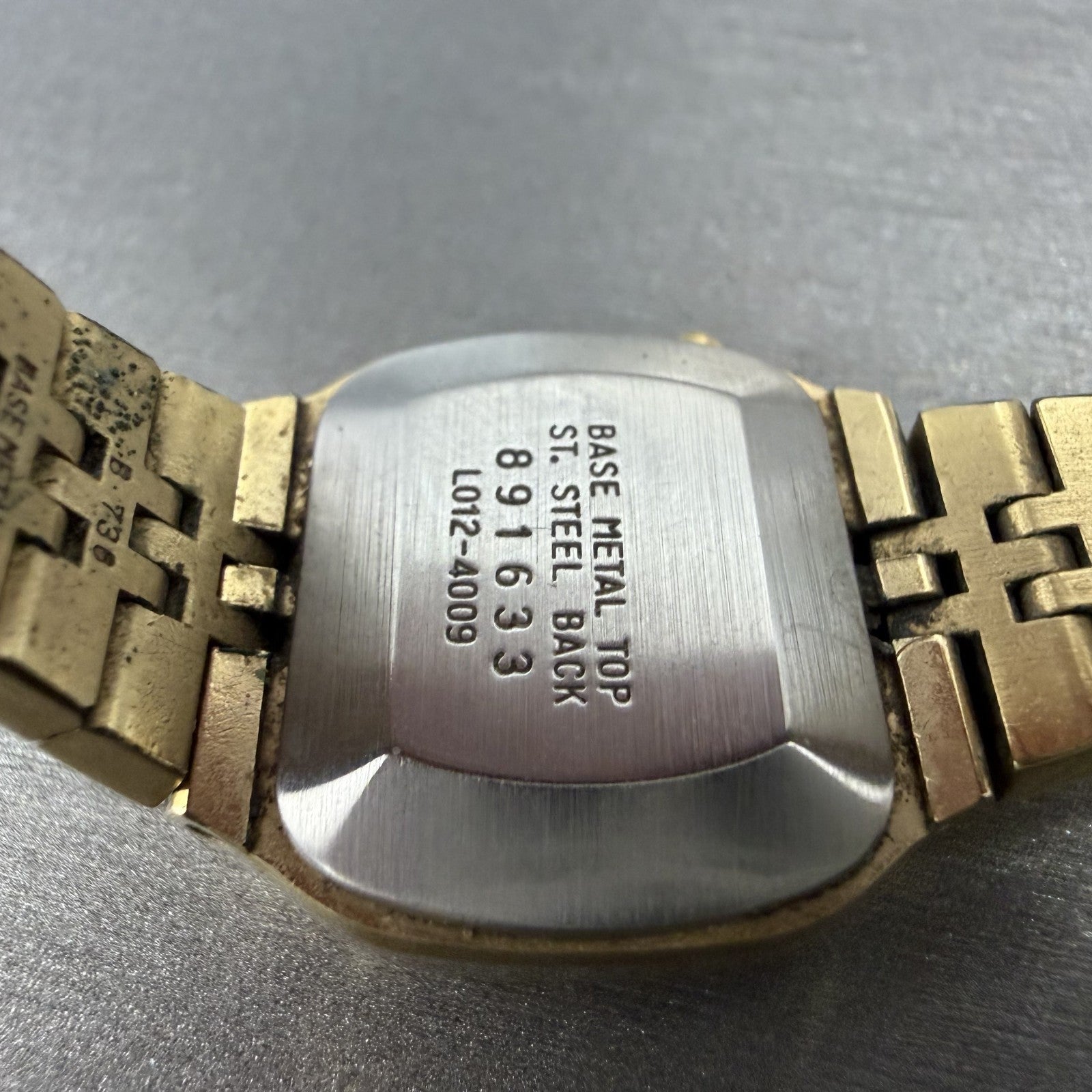 Seiko Digital Watch Women 23mm Gold Tone Month Date L012-4009 New Battery9