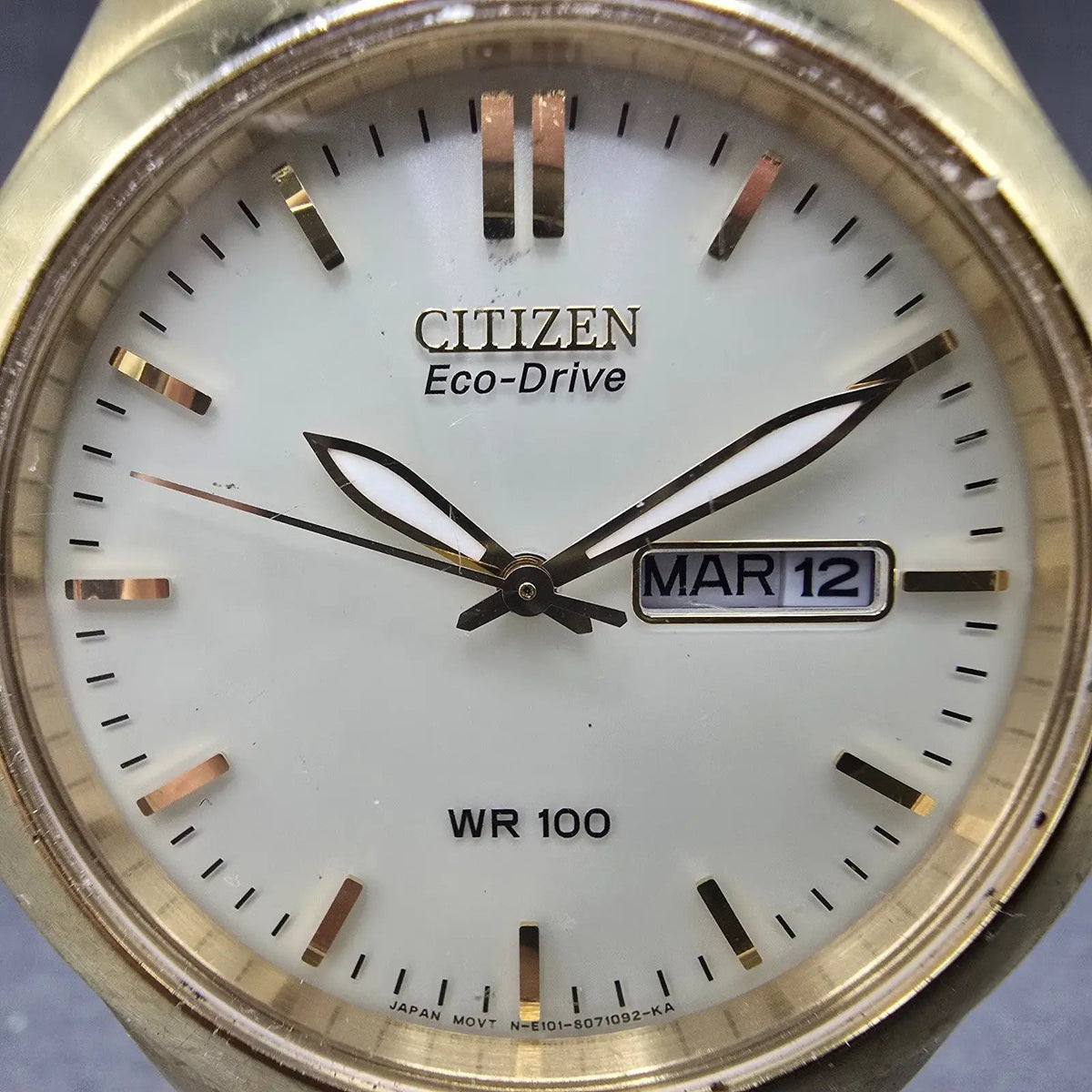 Citizen Eco-Drive Watch Men 39mm Cream Dial Gold Daydate E101-S044286 READ!!!!!!1