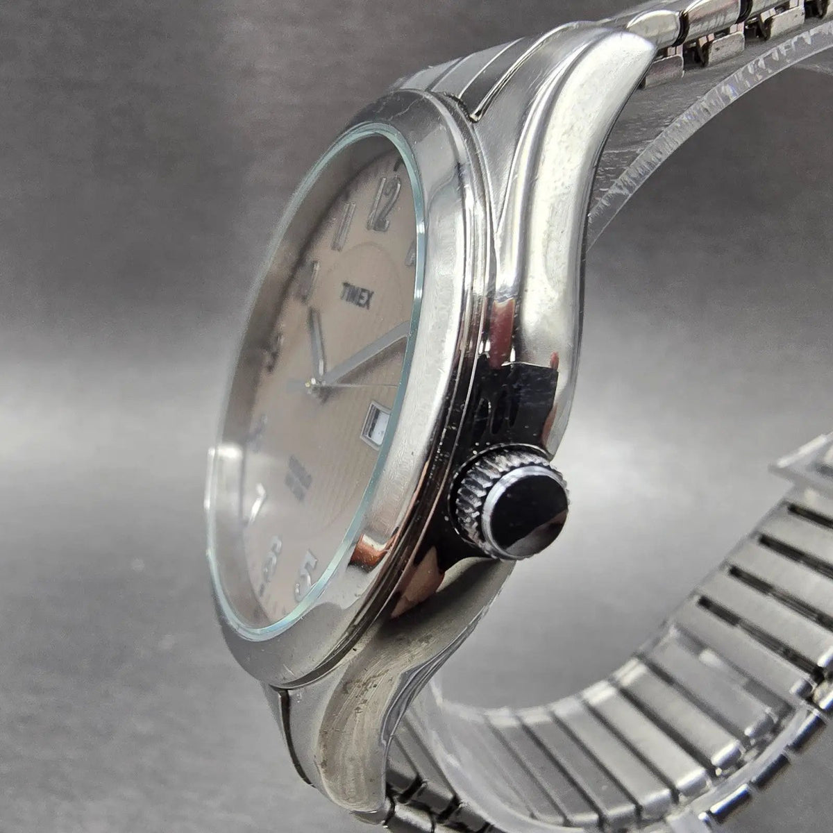 Timex Watch Men 40mm Gray Dial Silver Tone Date Round Indiglo New Battery T2N8502