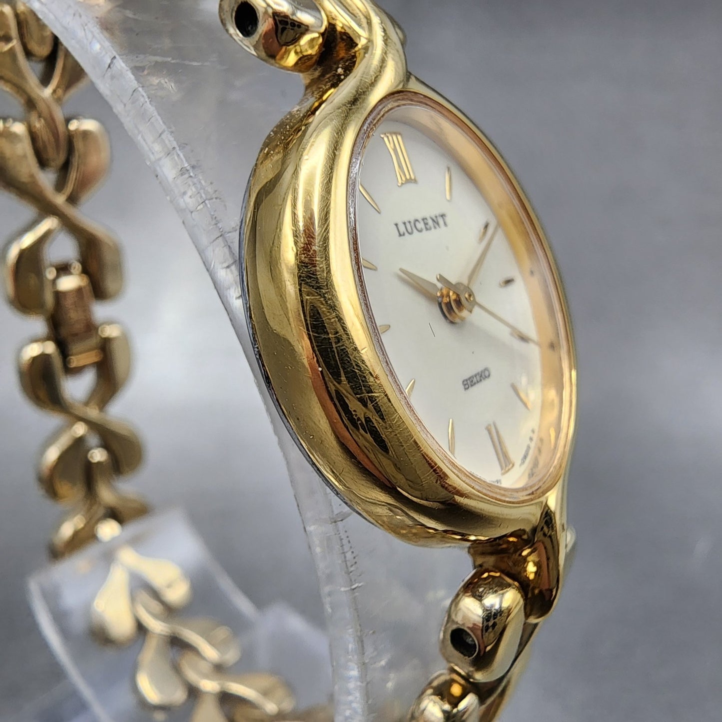 Seiko Lucent Watch Women 19mm Cream Dial Gold Tone 4n215160 New Battery3