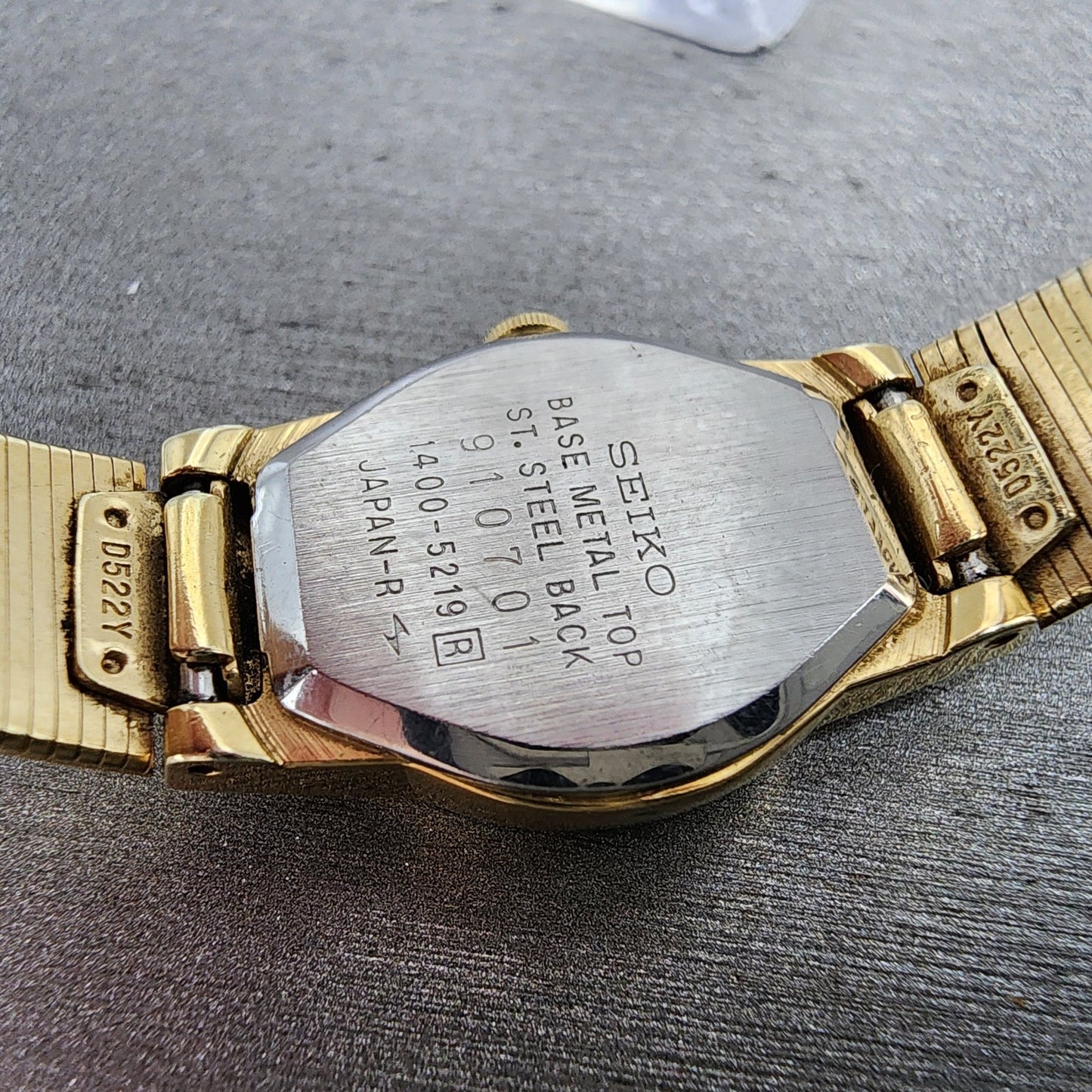 Seiko Watch Women 17mm Gold Dial Gold Tone Oval 14005219 New Battery VTG9