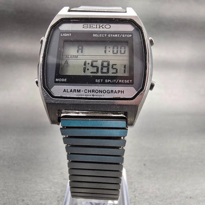 Seiko Digital Watch Men 33mm Silver Tone Alarm Chrono A904-5000 New Battery VTG5