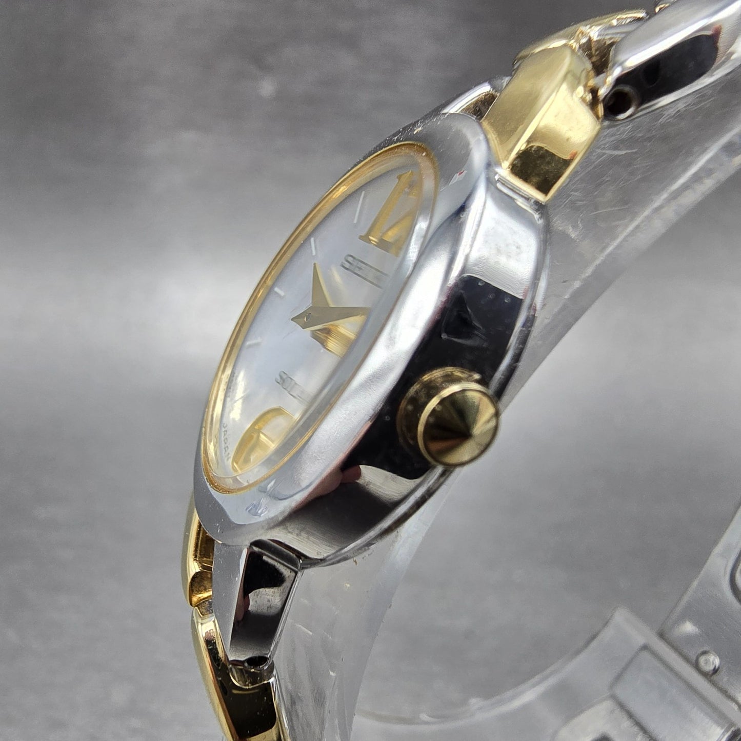Seiko Solar Watch Women 19mm Silver Dial Two Tone Oval V115-0BY0 Runs2