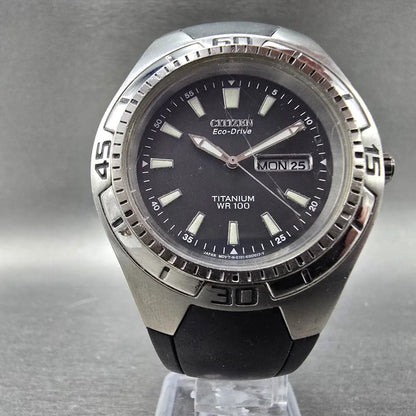 Citizen Eco-Drive Watch Men 40mm Black Dial titanium Daydate E101-K004438 Runs5