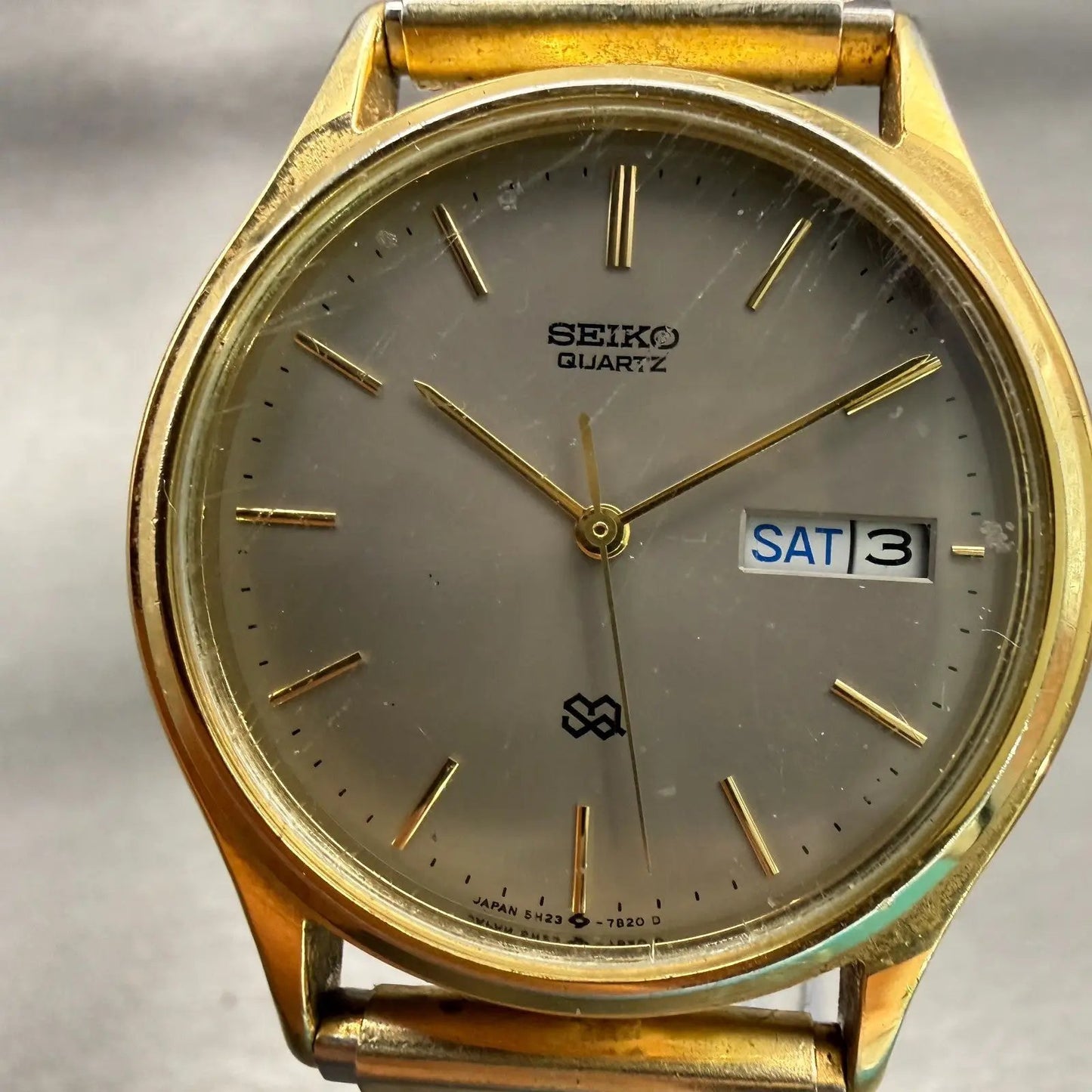 Seiko SQ Watch Men 34mm Gray Dial Gold Tone Daydate Round 5H23-7B09 New Battery1