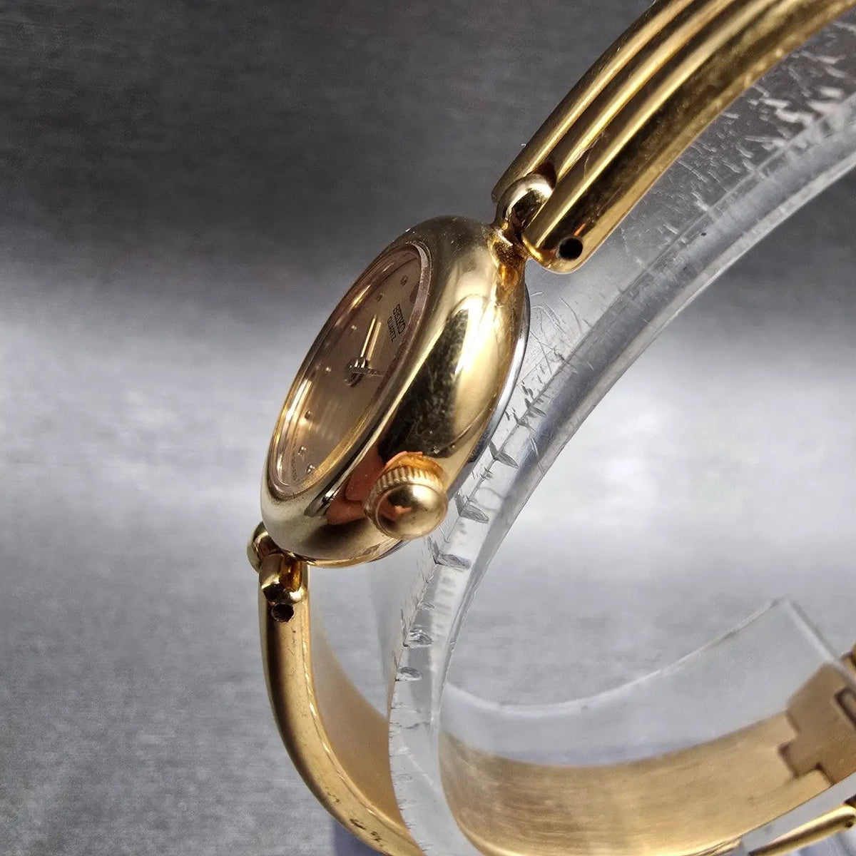 Seiko Watch Women 18mm Gold Dial Gold Tone Round 1F20-0E89 New Battery Bangle2