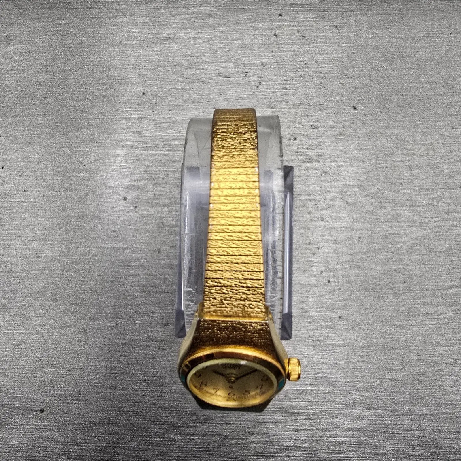 Citizen CQ Watch Women 17mm Champagne Dial Gold Tone Oval 3220-890779 New Batt4