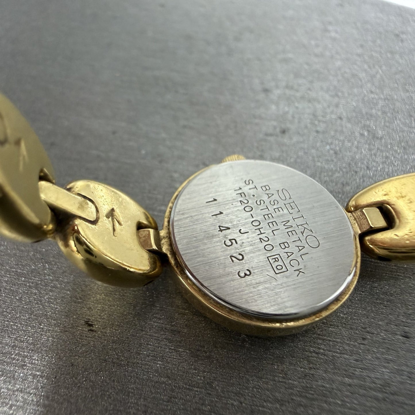 Seiko Watch Women 17mm White Dial Gold Tone Round 1F200H20 New Battery9