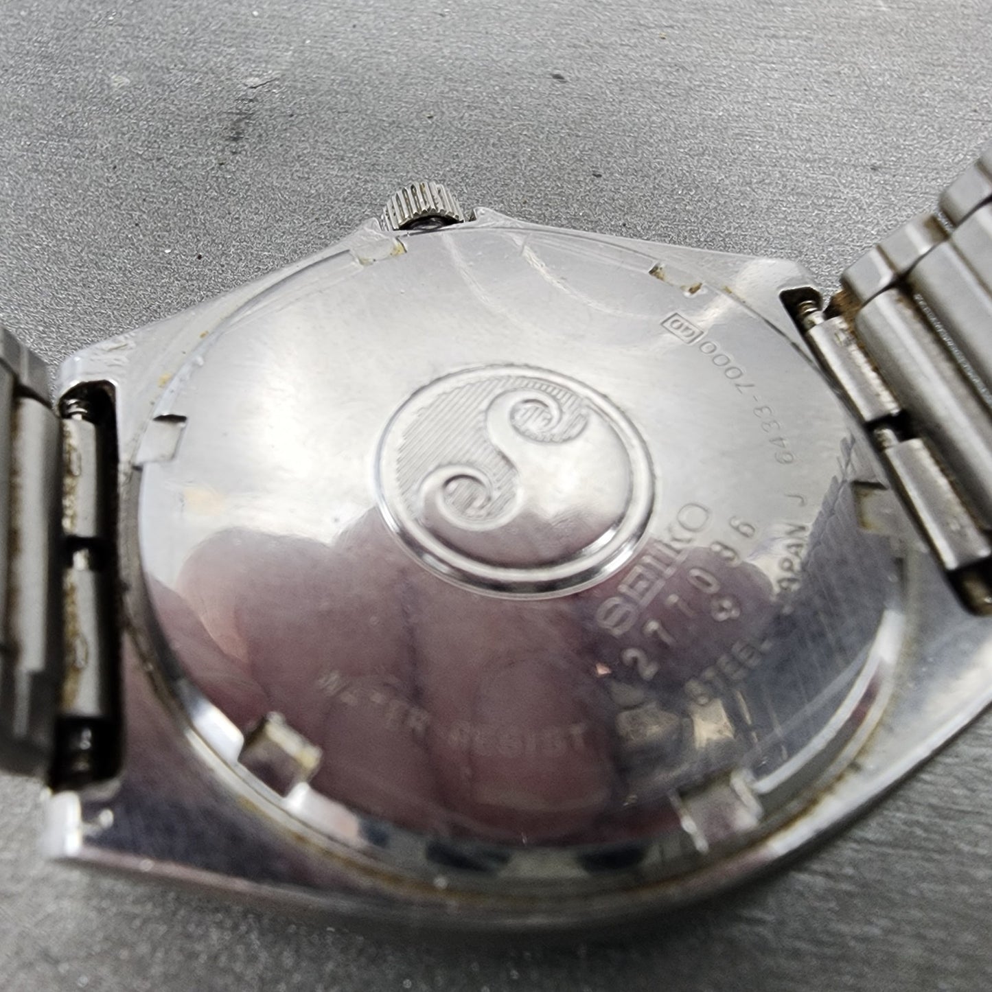 Seiko Silver Wave Watch Men 35mm Black Dial Silver Tone Daydate 64337000 PARTS10