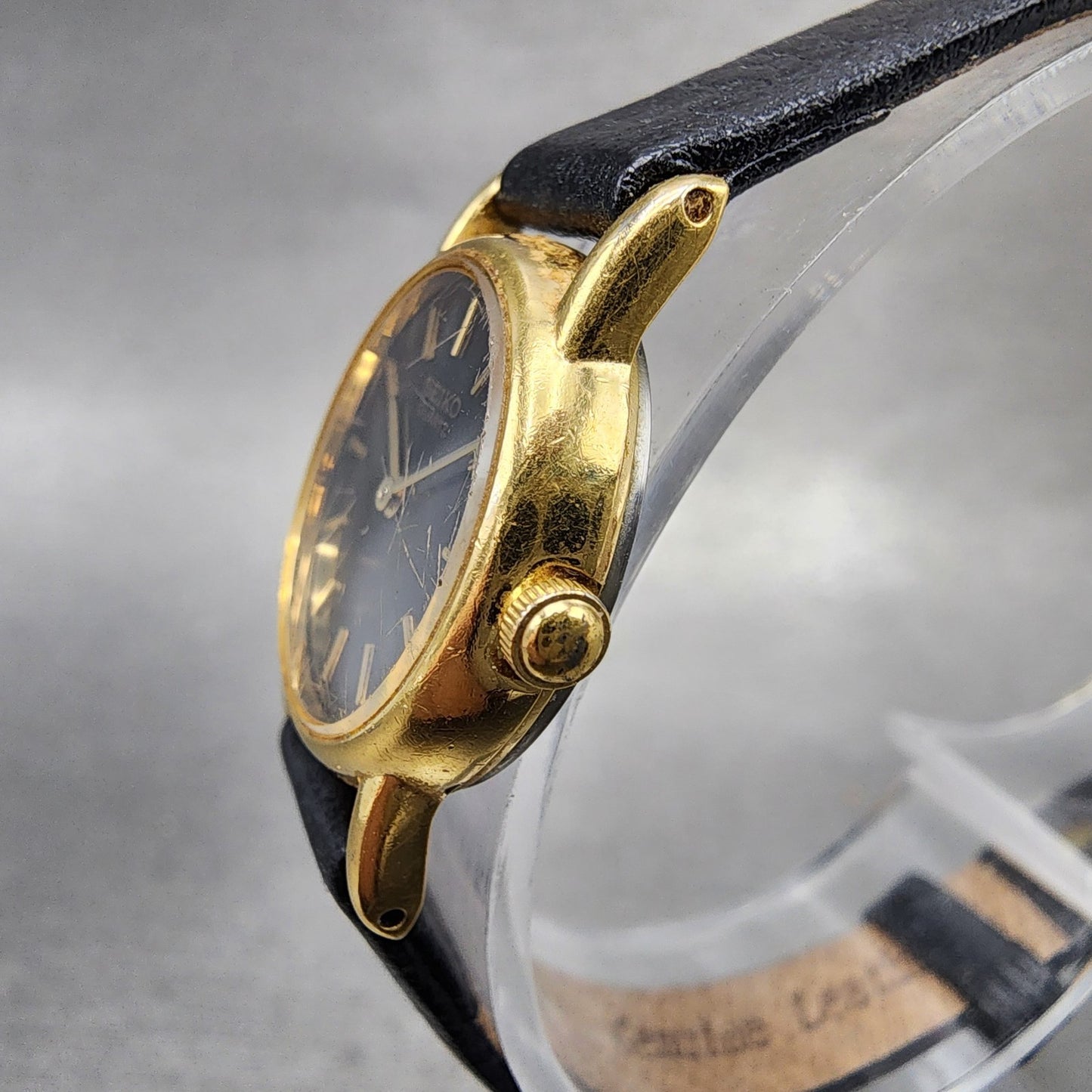 Seiko Watch Women 20mm Black Dial Gold Tone Round 2y000A19 New Battery Vintage2