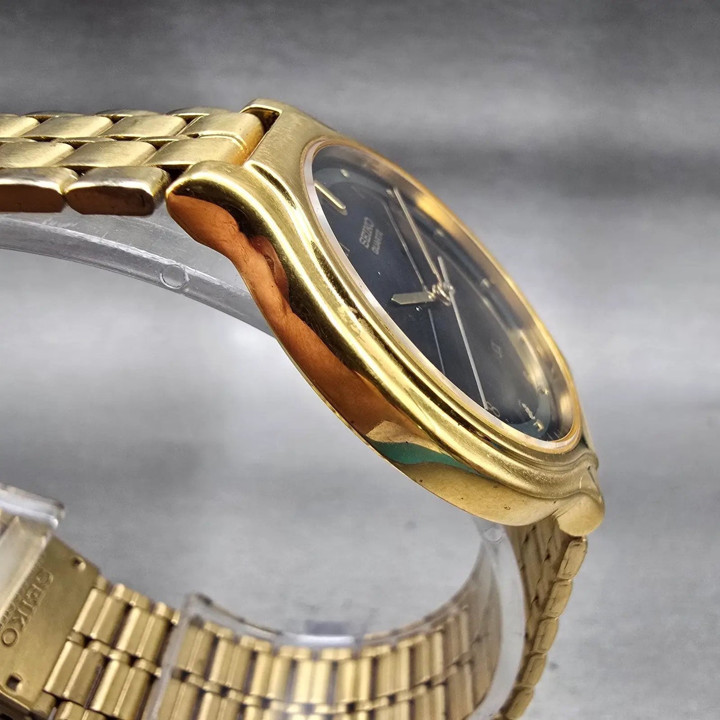 Seiko SX Watch Men 34mm Black Dial Gold Tone Round V701-6J60 New Battery Vintage3