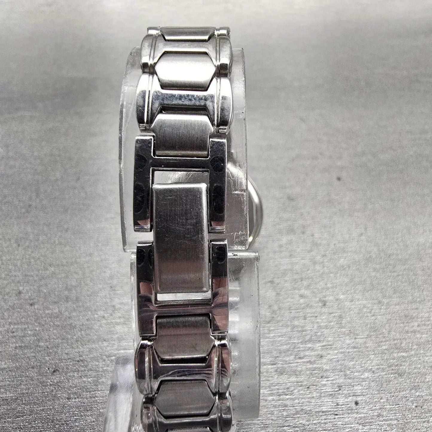 Citizen Watch Women 23mm White Dial Silver Tone Date Round 1012-S011615 New Batt7
