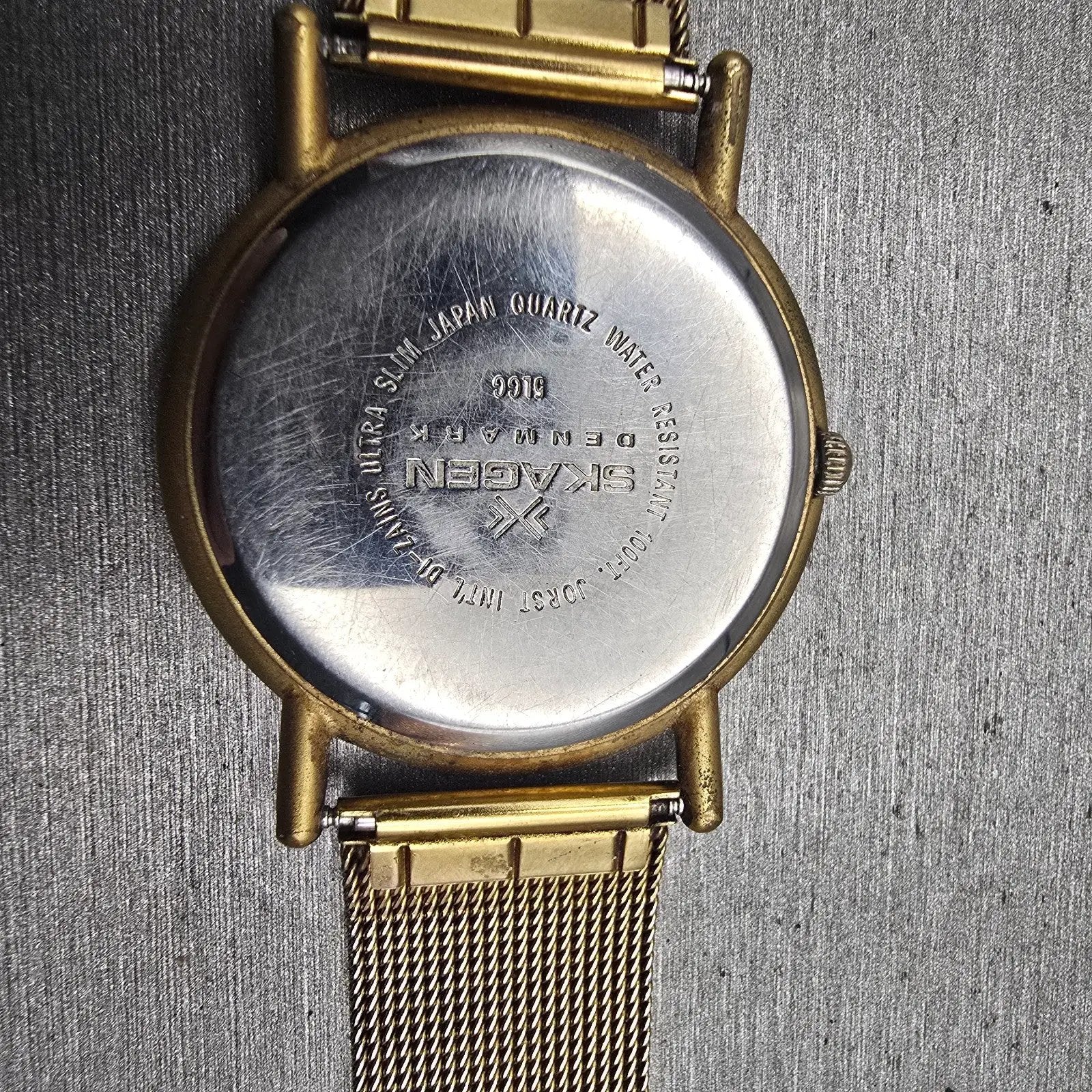 Skagen Watch Men 35mm Silver Dial Gold Tone Small Seconds Round 5LGG New Battery10