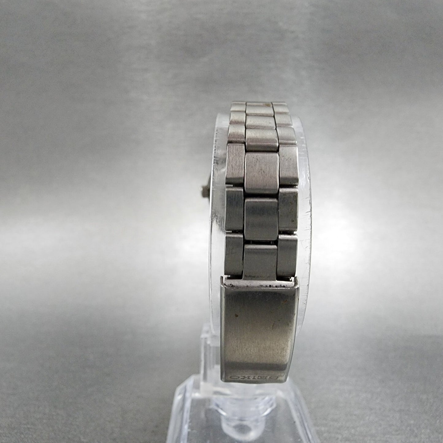 Seiko 5 Automatic Watch Women 25mm Silver Dial Steel Daydate Round 29060490 Run7