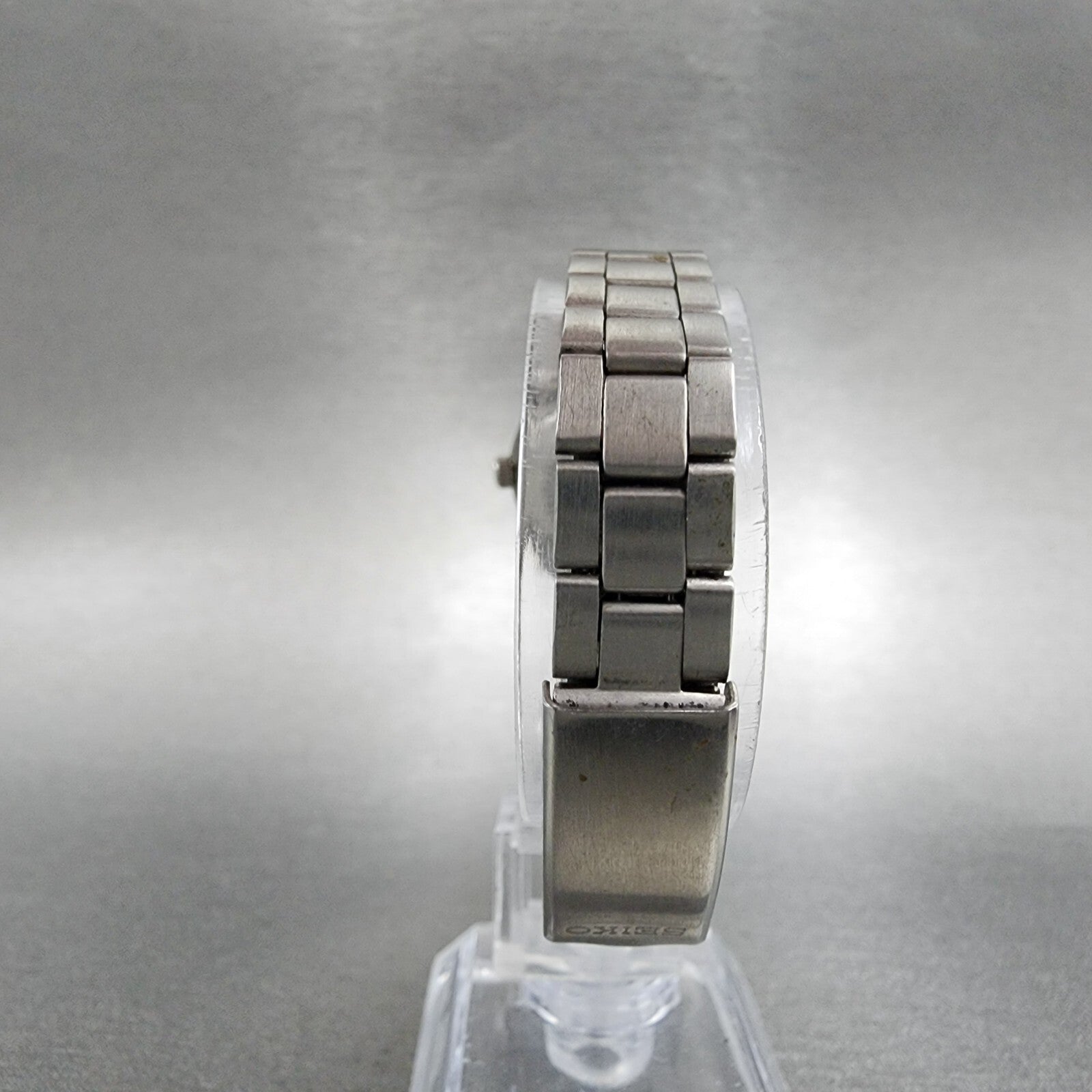 Seiko 5 Automatic Watch Women 25mm Silver Dial Steel Daydate Round 29060490 Run7