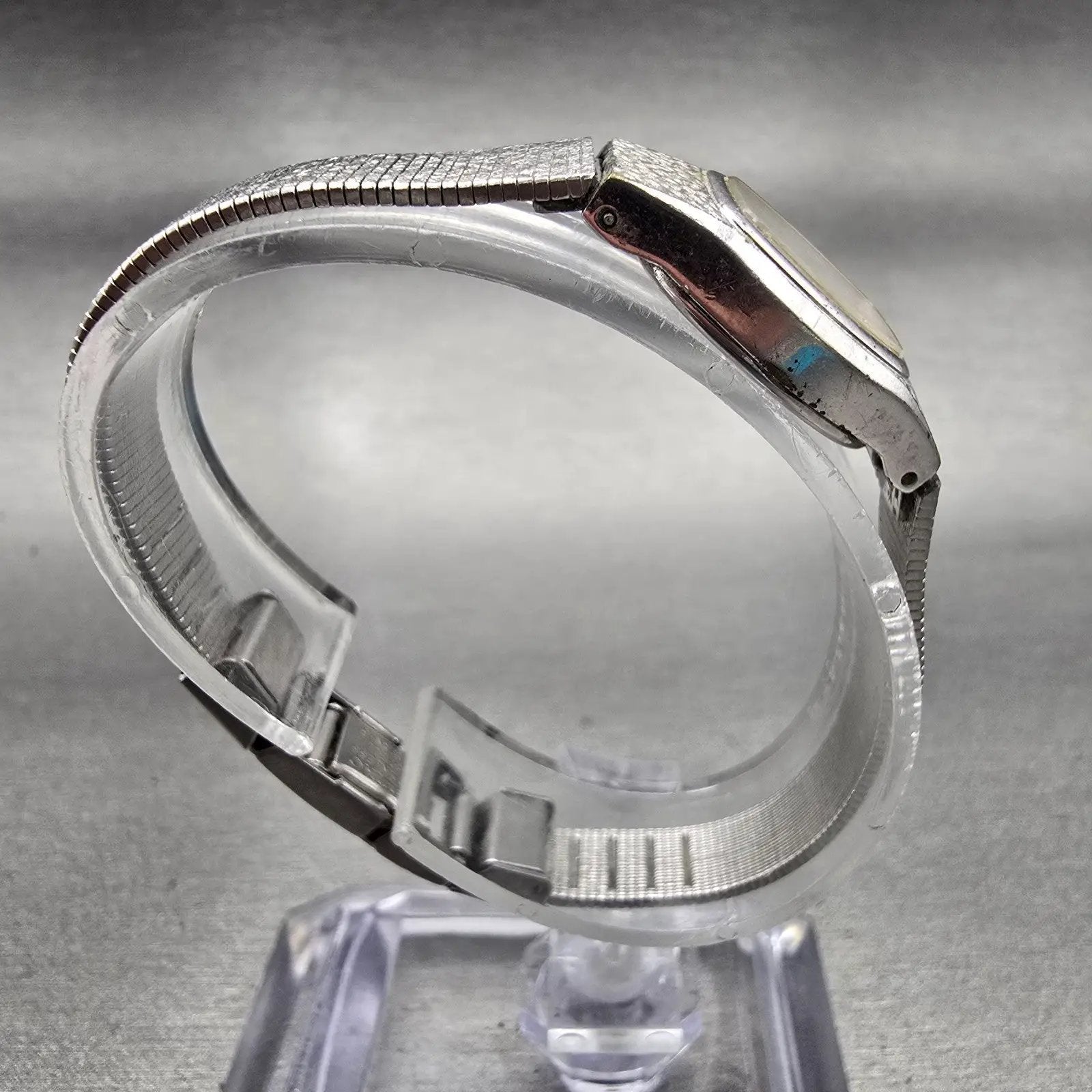 Seiko Watch Women 16mm Silver Dial Silver Tone Oval 4N01-5021 New Battery VTG8
