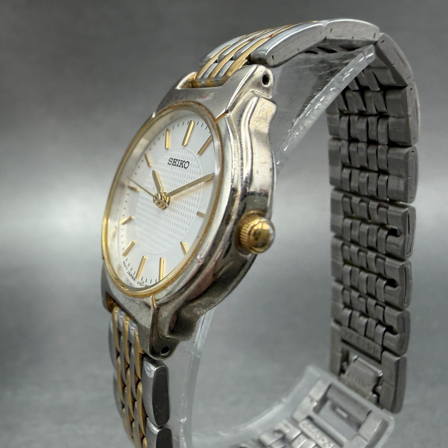 Seiko Watch Women 24mm Silver Dial Two Tone Round V701-2C10 New Battery2